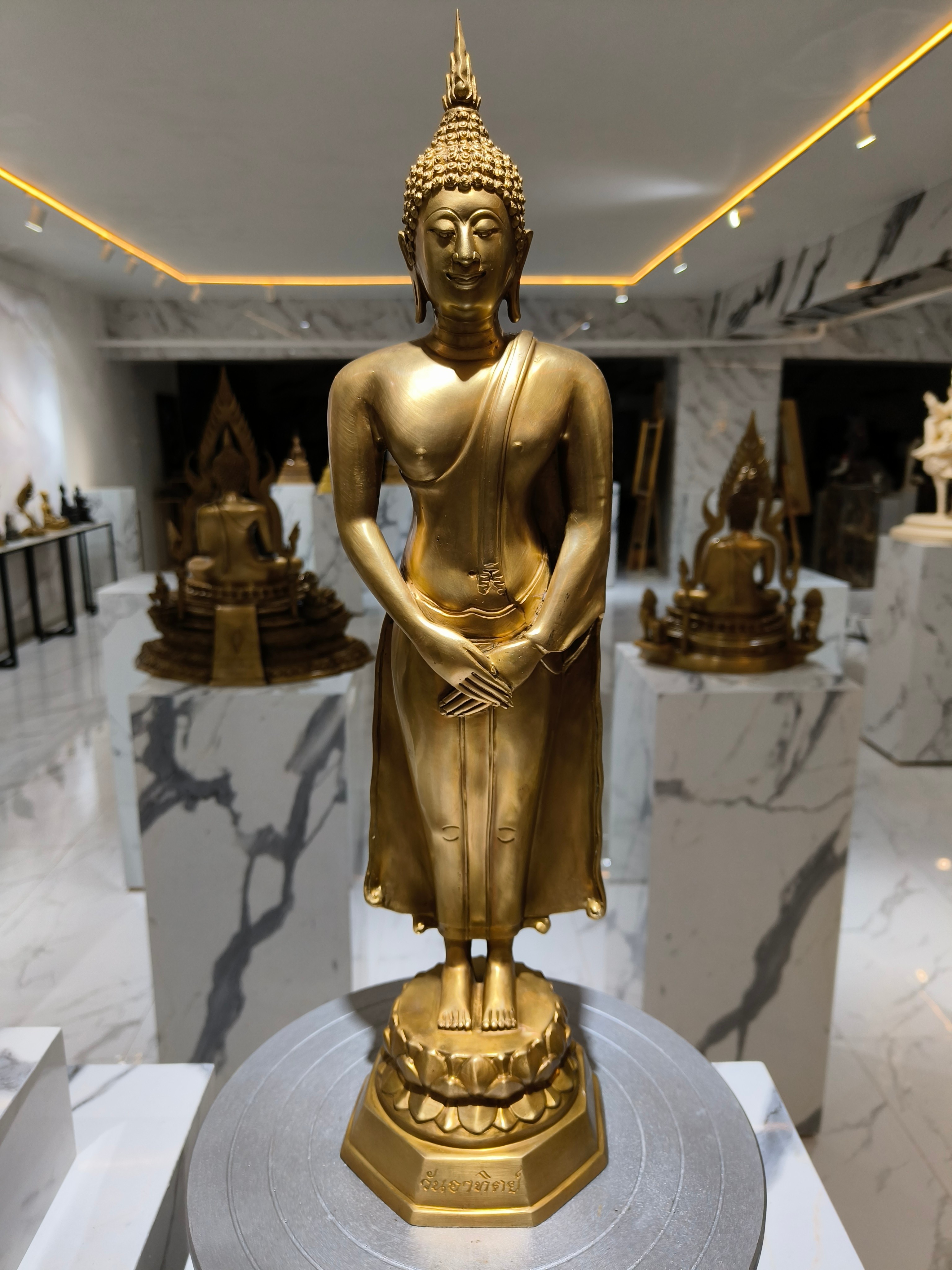 พระพุทธรูป ปางถวายเนตร (ประจำวันอาทิตย์) หน้าตัก 8 นิ้ว วัดพระศรีรัตนมหาธาตุวรมหาวิหาร จ.พิษณุโลก ปี พ.ศ. 2539