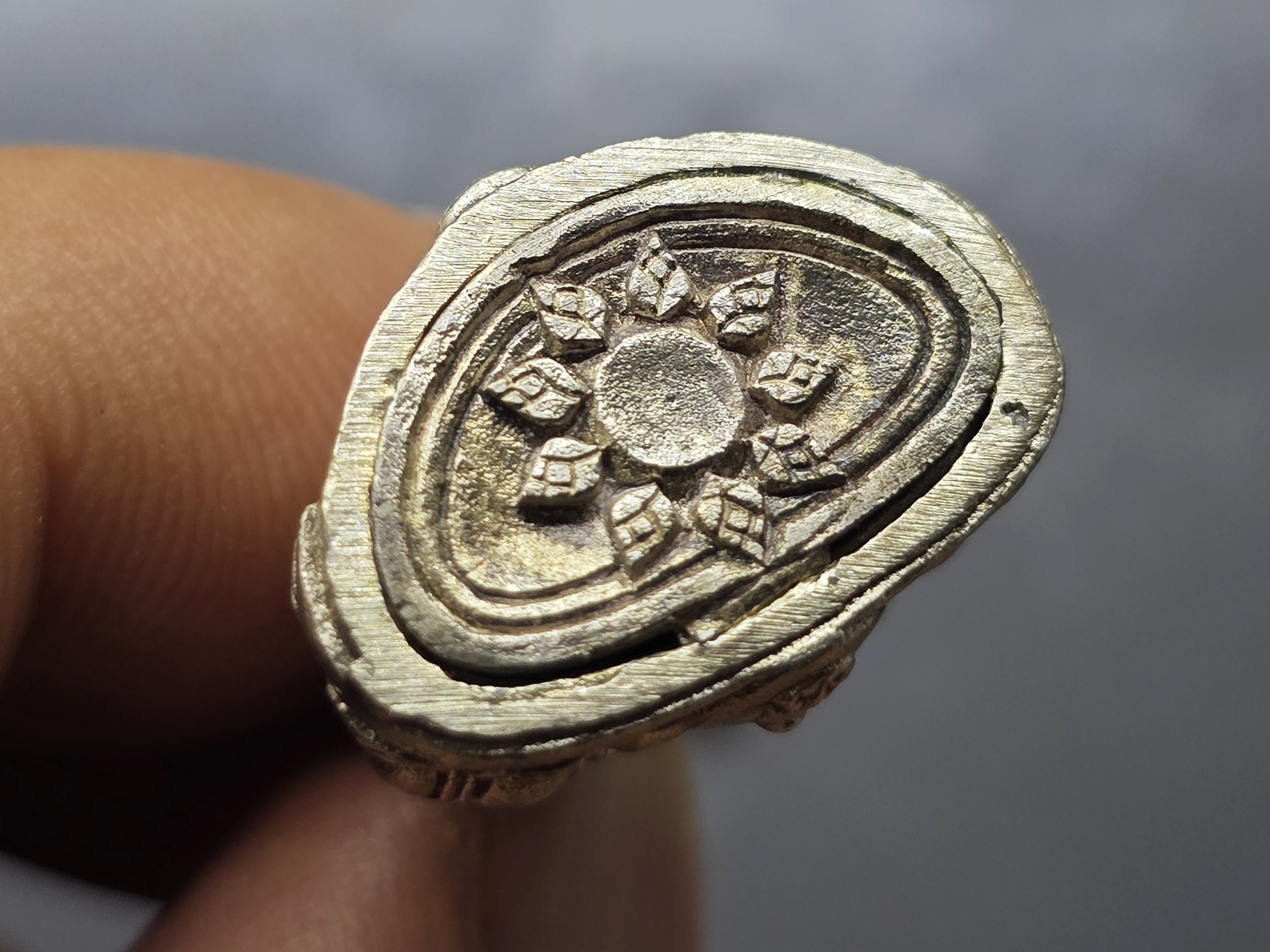 พระกริ่งนวปทุม ภปร เนื้อเงิน พ.ศ.2535 พร้อมกล่องเดิม รับประกันแท้ นิยม สร้างน้อย หายาก