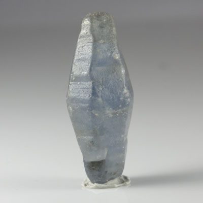 **ขายแล้ว**ผลึกไพลิน (Blue Sapphire Crystal) 20.61 กะรัต รูปร่างผลึกสวย น่าสะสม