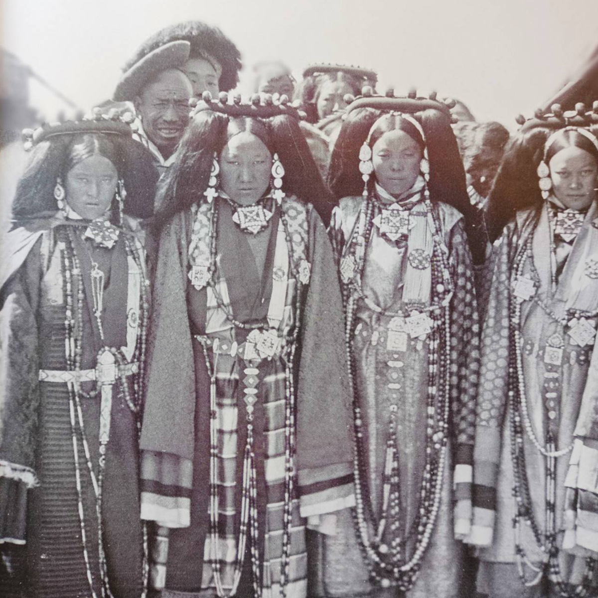 Riverbooks หนังสือสือประวัติศาสตร์ : Tibet and her neighbours