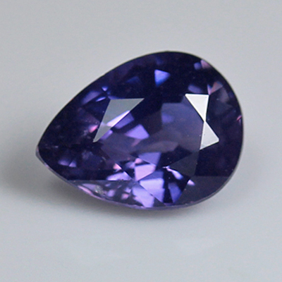 **ขายแล้ว**ไพลินเปลี่ยนสี (Color-change Sapphire) 1.15 กะรัต เปลี่ยนสีจากน้ำเงินเป็นม่วง พลอยสด ไม่เผา