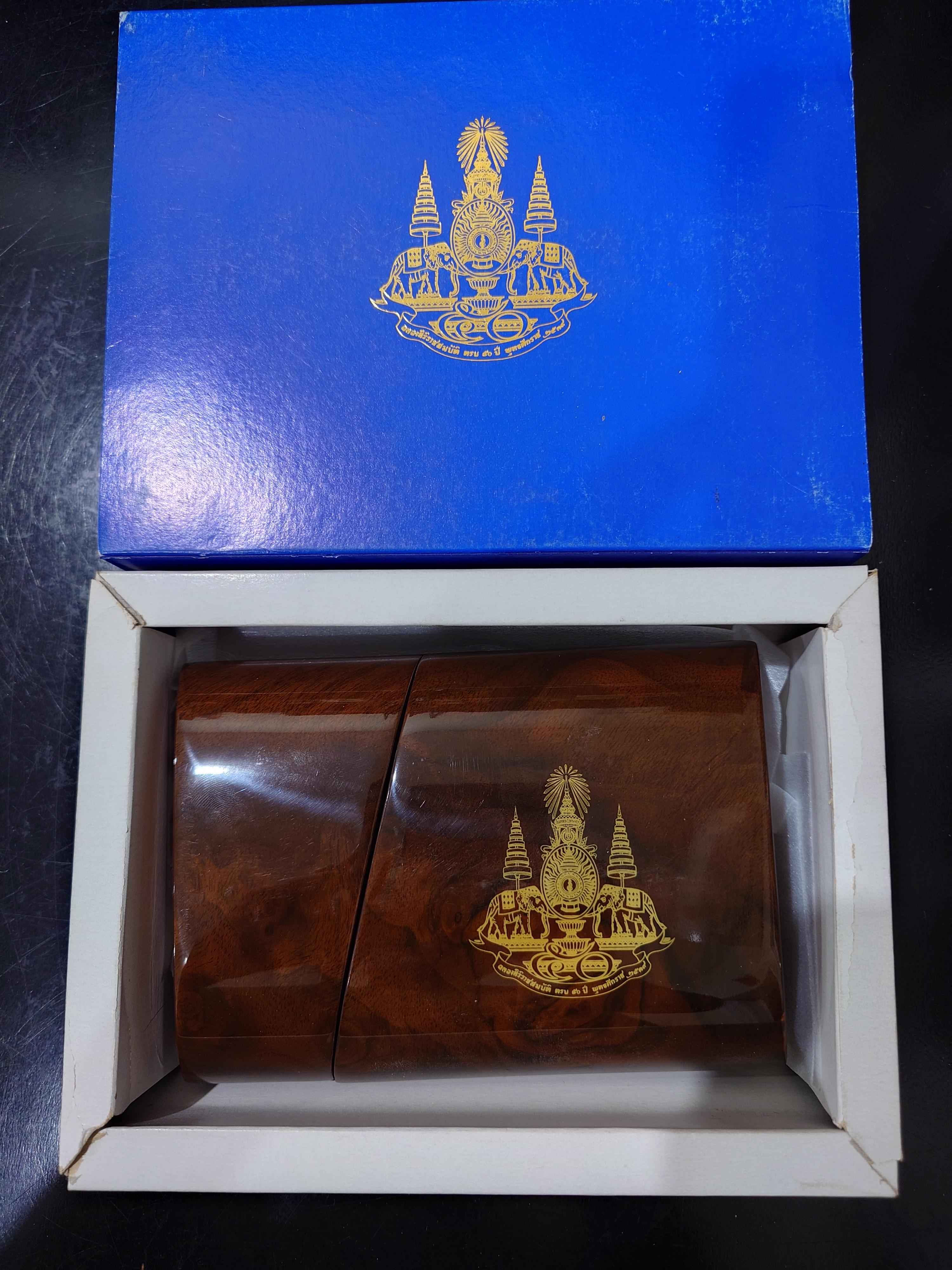 พระพิฆเนศวร ญสส กาญจนาภิเษกครองราช 50 ปี รัชกาลที่9 เนื้อเงิน และ ทองทิพย์ พิมพ์เล็กวัดบวรนิเวศวิหาร พ.ศ.2538 พร้อมกล่องเดิม กล่องชุดทองคำ
