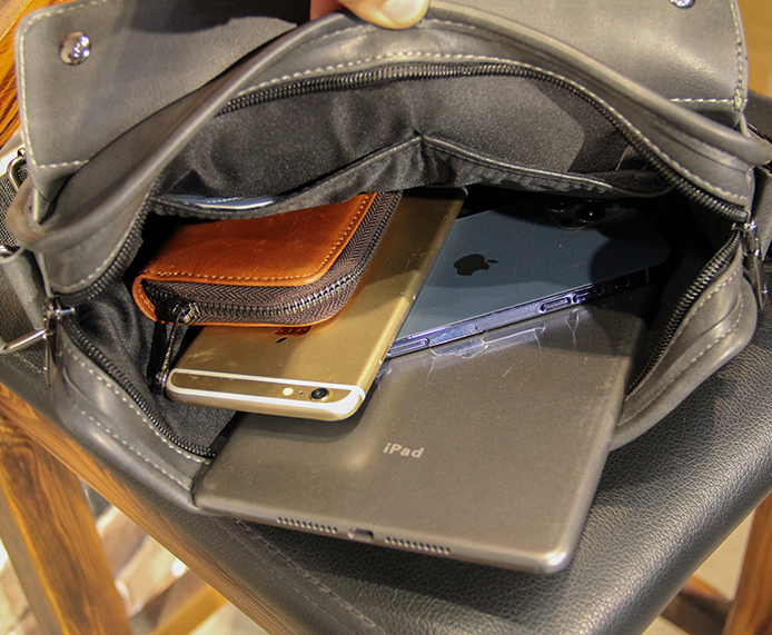 กระเป๋าสะพายข้างผู้ชาย รหัส A034