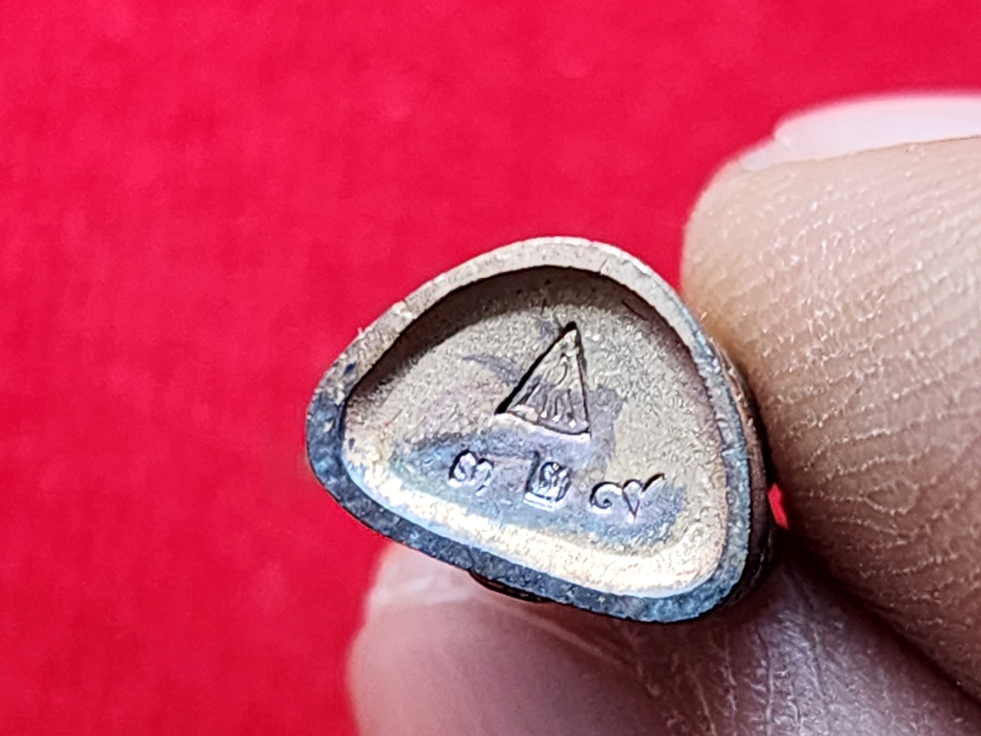 สมเด็จพระพุฒาจารย์(โต พรหมรังสี)ลอยองค์ เนื้อเงิน 3K พิมพ์เล็ก สูง 1.6 เซน วัดใหม่อมตรส บางขุนพรหม พ.ศ.2540 พร้อมกล่องเดิม