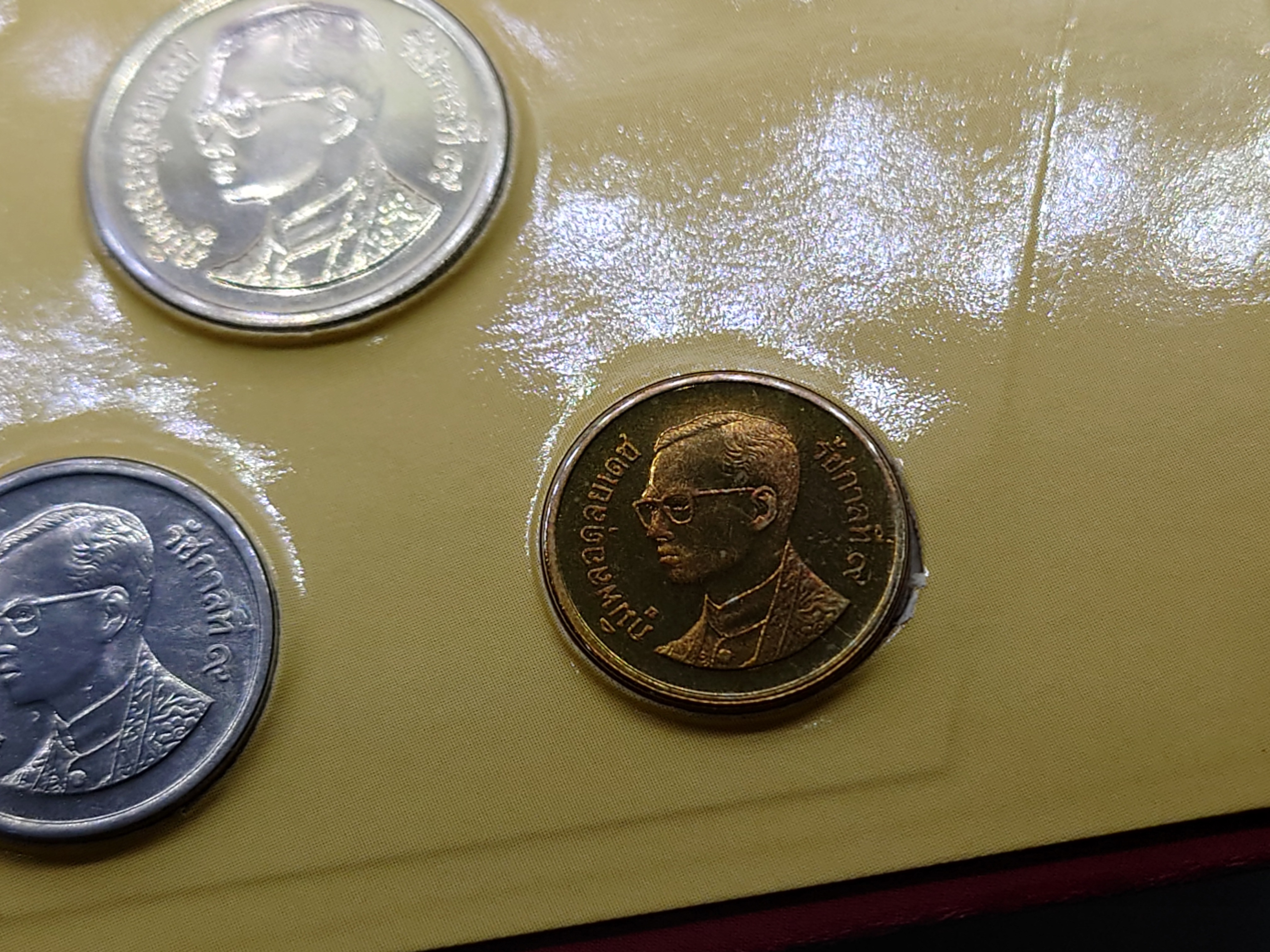 แผงเหรียญกษาปณ์หมุนเวียน ครบชุด ปี 2544 ปี มะเส็ง กรมธนารักษ์