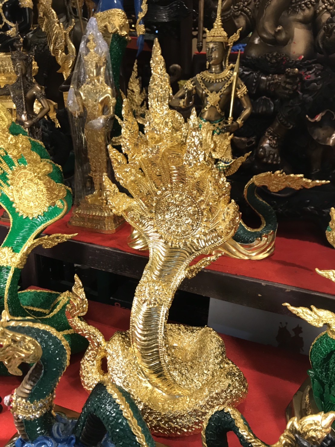 รูปหล่อพญานาค 7 เศียร ปิดทองคำเปลว ปั้นโดย ศิลปินดัง ปลุกเสก พิธีใหญ่