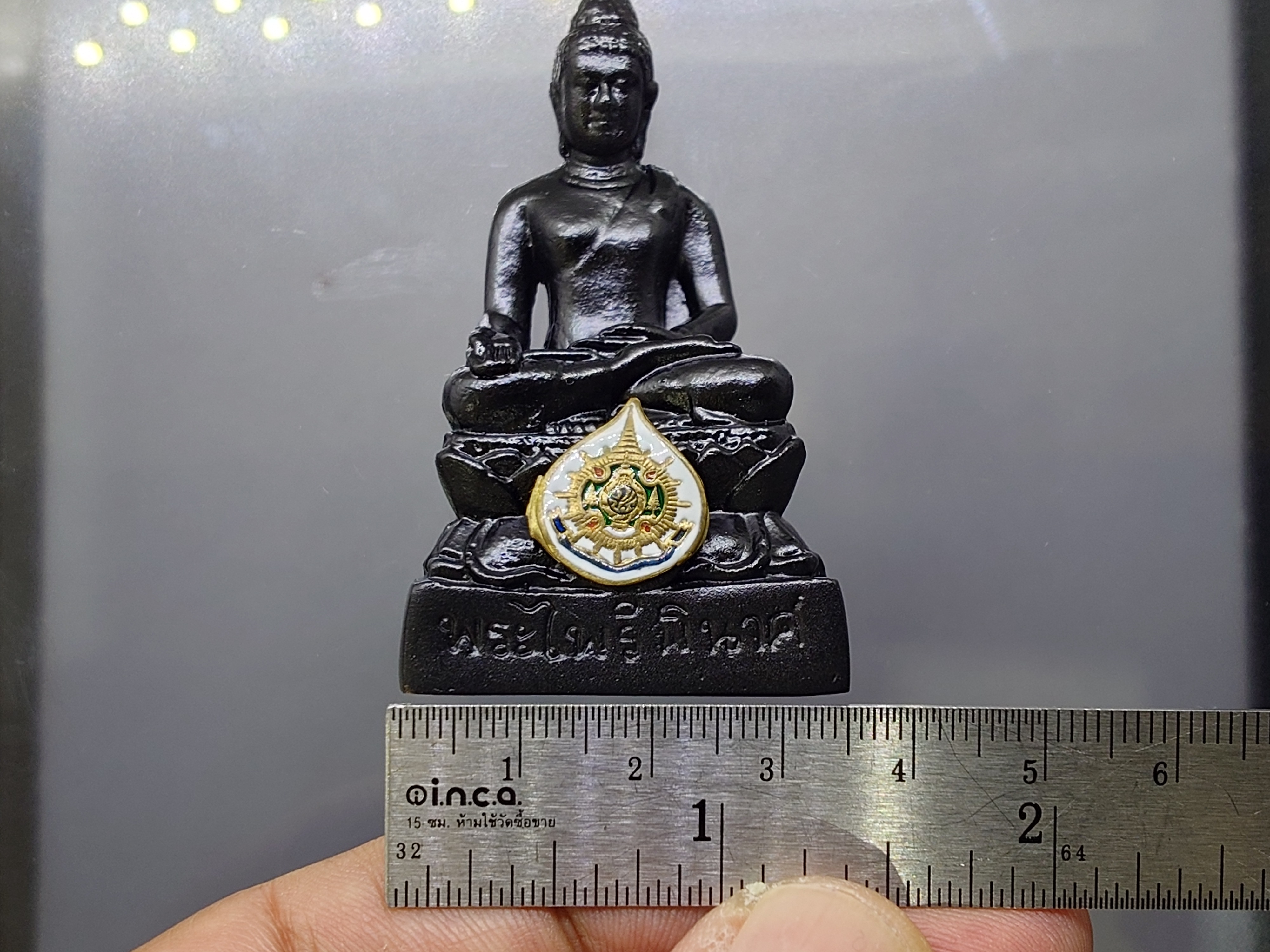 พระไพรีพินาศ ขนาดบูชา หน้าตัก 1.5 นิ้ว สูง 7 ซ.ม.เนื้อสัมฤทธิ์ รมดำ ที่ระลึก 72 พรรษา รัชกาลที่9 วัดบวรนิเวศวิหาร ปี2542 พร้อมกล่องเดิม