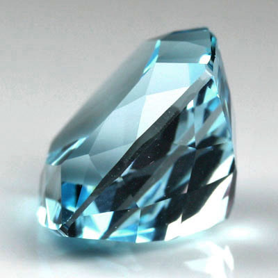 **ขายแล้ว**บลูโทปาส (Blue Topaz) 12.37 กะรัต สีฟ้าสกายบลู ประกายดี