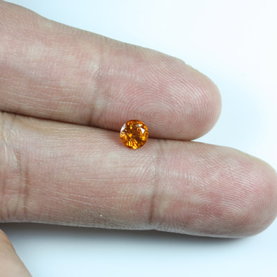 **ขายแล้ว**โกเมนสีส้มหรือสเปซซาไทท์ (Spessartite Garnet) 0.78 กะรัต เม็ดกลม เล็กๆ