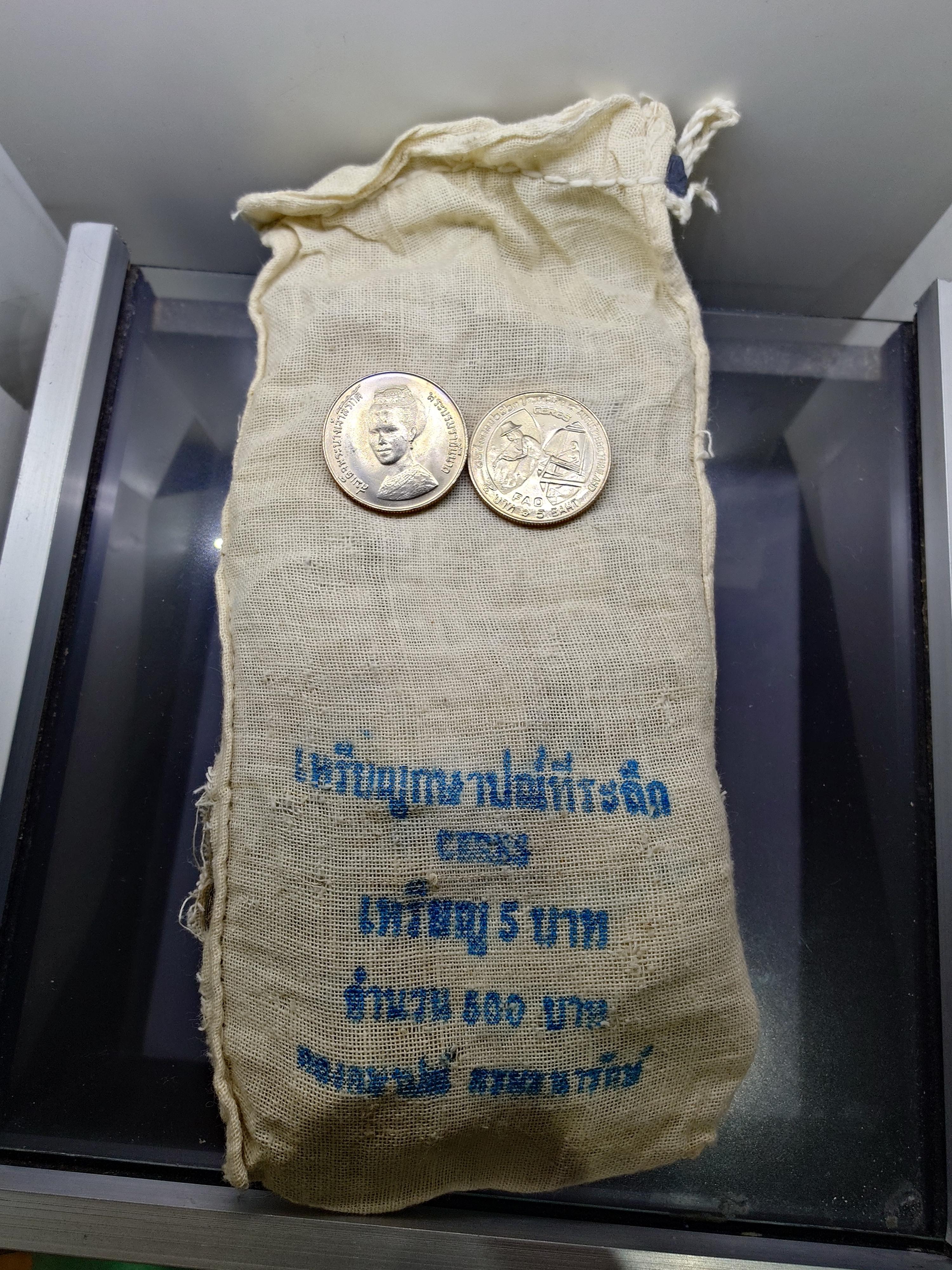 เหรียญยกถุง (ถุงปิด 100 เหรียญ) เหรียญ 5 บาท ที่ระลึก องค์การ F.A.O อัญเชิญ พระบรมฉายาสาทิสลักษณ์สมเด็จพระนางเจ้าสิริกิติ์ ลงบนเหรียญ CERES ไม่ผ่านใช้
