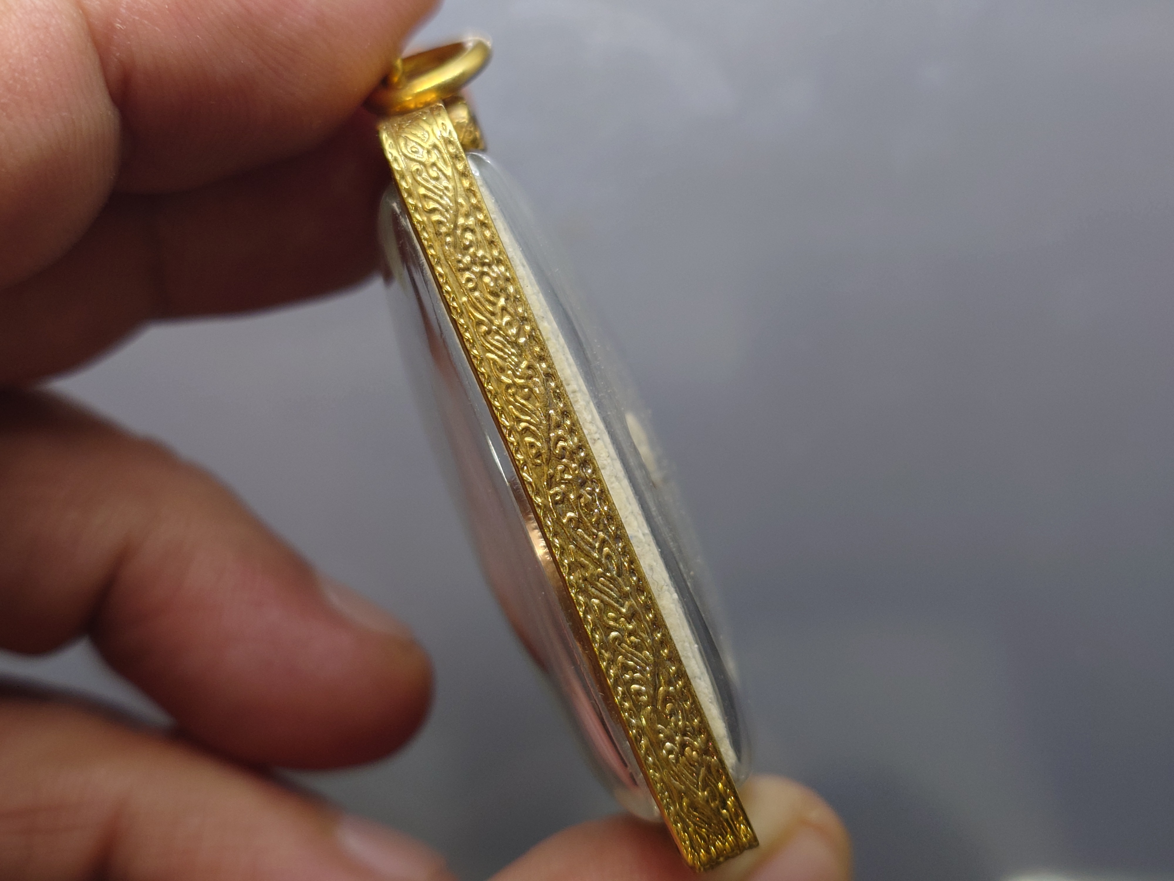 พระสมเด็จวัดระฆัง เนื้อผงผสมผงเก่า พิมพ์พุทธซ้อน รุ่นย้อนยุค 108 ปี (คณะ 9) วัดระฆังโฆสิตารามฯ พร้อมเลี่ยมกรอบไมคอน ปี2556 พร้อมกล่องเดิม