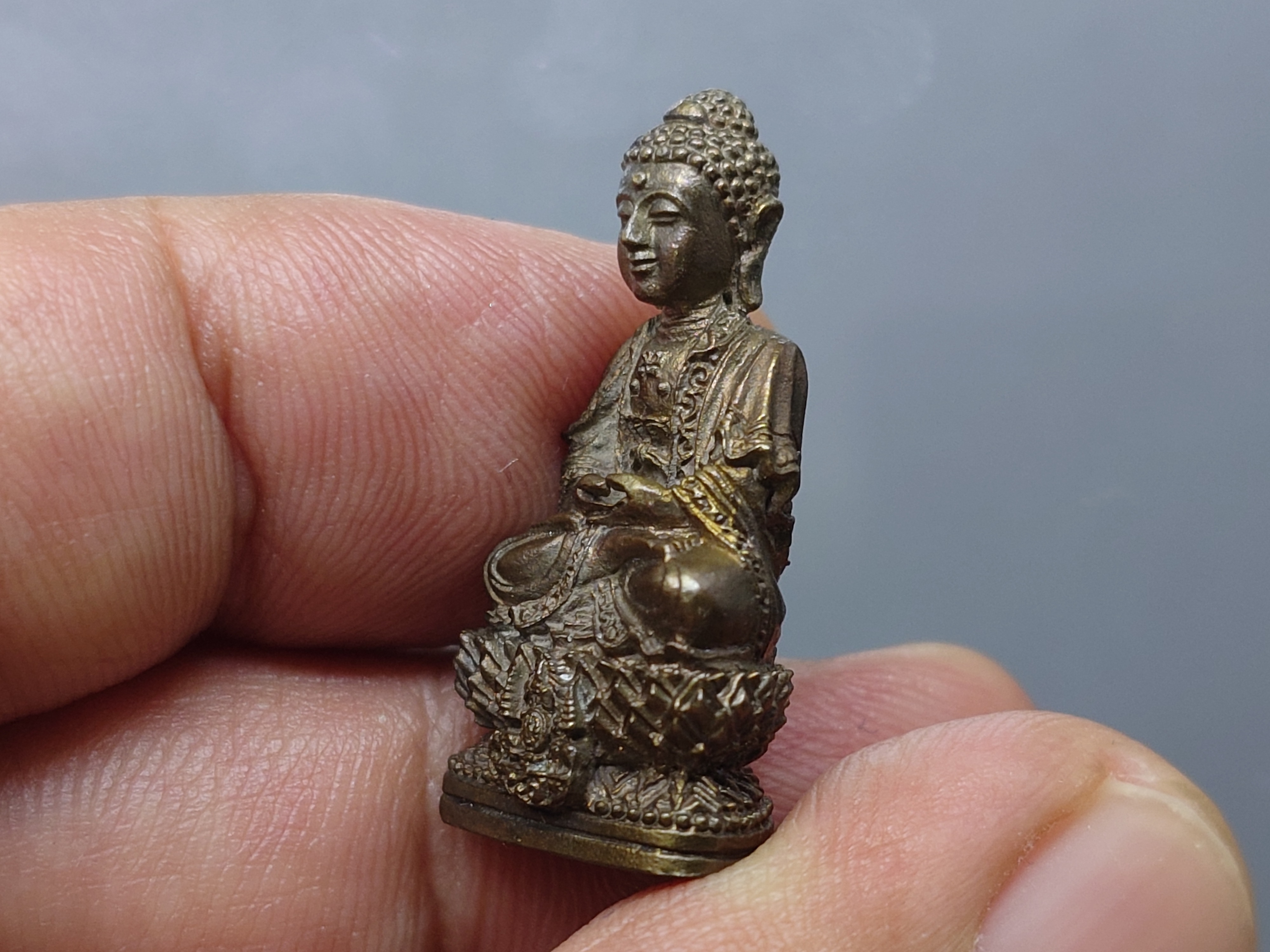 พระกริ่งจีน ต้าเยิ่นถะ เนื้อนวะโลหะ โครงการสร้างอาคารเรียน โรงเรียนกาญจนาภิเษกสมโภช ออก วัดบวรนิเวศวิหาร ปี2539 พร้อมกล่องเดิม