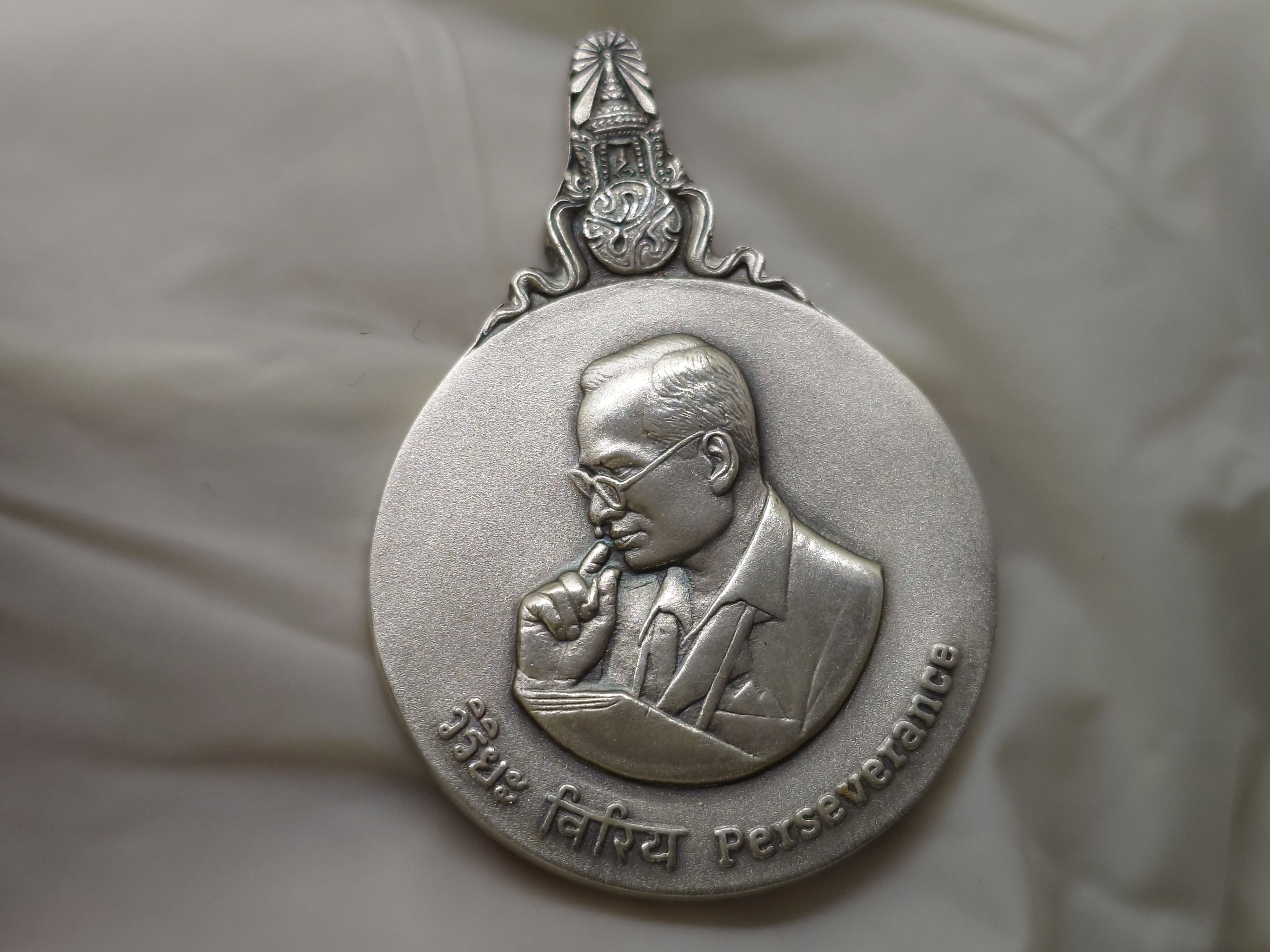 พระมหาชนก เนื้อเงิน พิมพ์ใหญ่ บล๊อกนิยม ป ขาด มีแต่เหรียญ