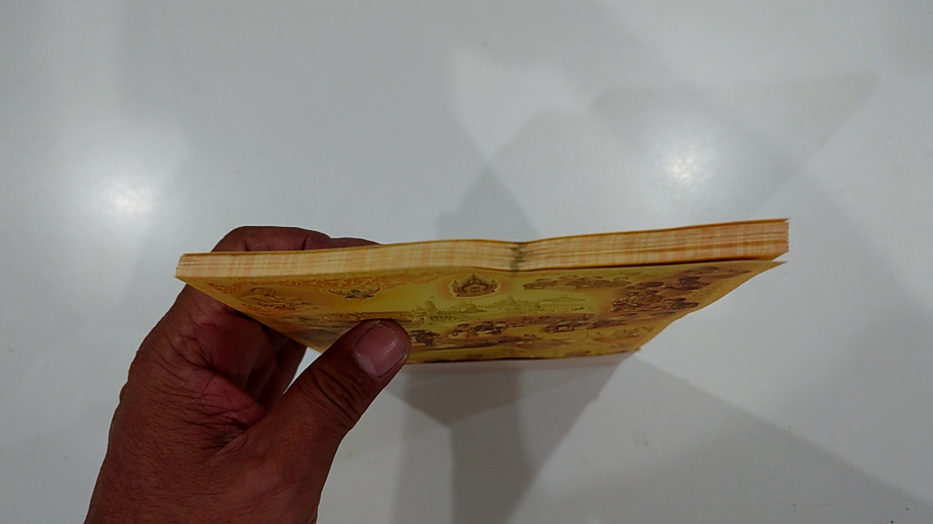 ธนบัตรที่ระลึก 16 บาท (50 ใบ เรียงเลข) พระบาทสมเด็จพระเจ้าอยู่หัว รัชกาลที่ 9 เฉลิมพระชนมพรรษา 80 พรรษา พ.ศ.2550 ไม่ผ่านใช้