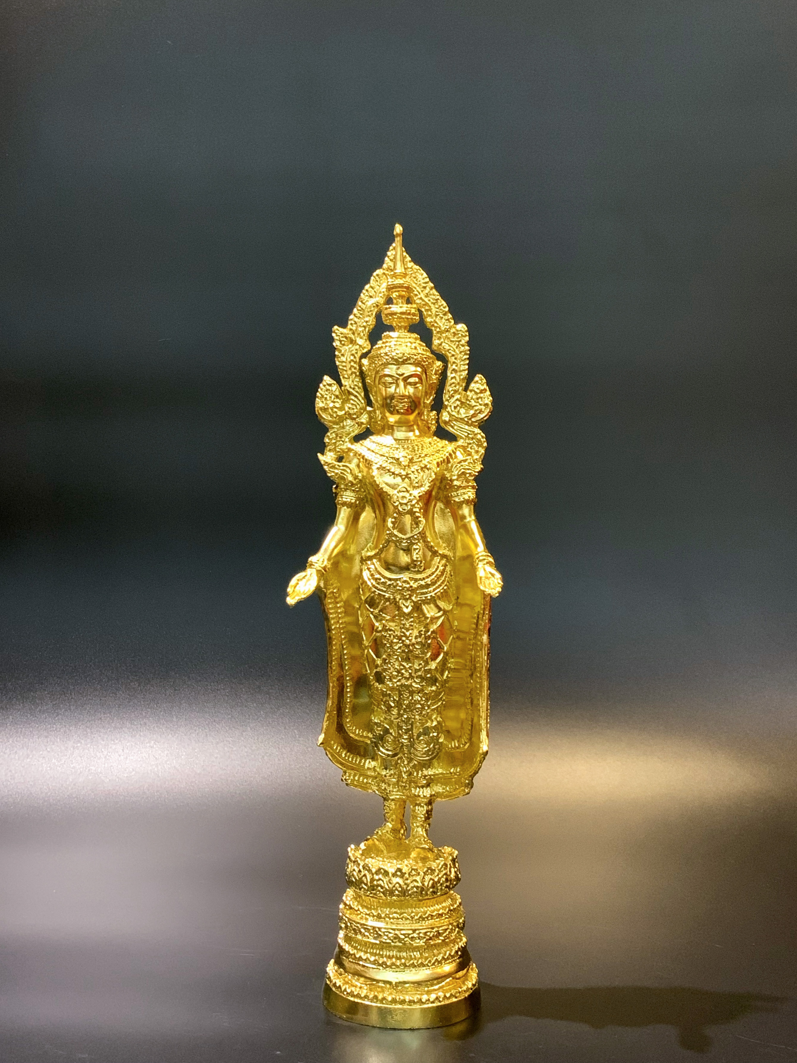 พระพุทธมหาจักรพรรดิ ปางเปิดโลก หน้าตัก 5 นิ้ว วัดกษัตราธิราชวรวิหาร จ.อยุธยา