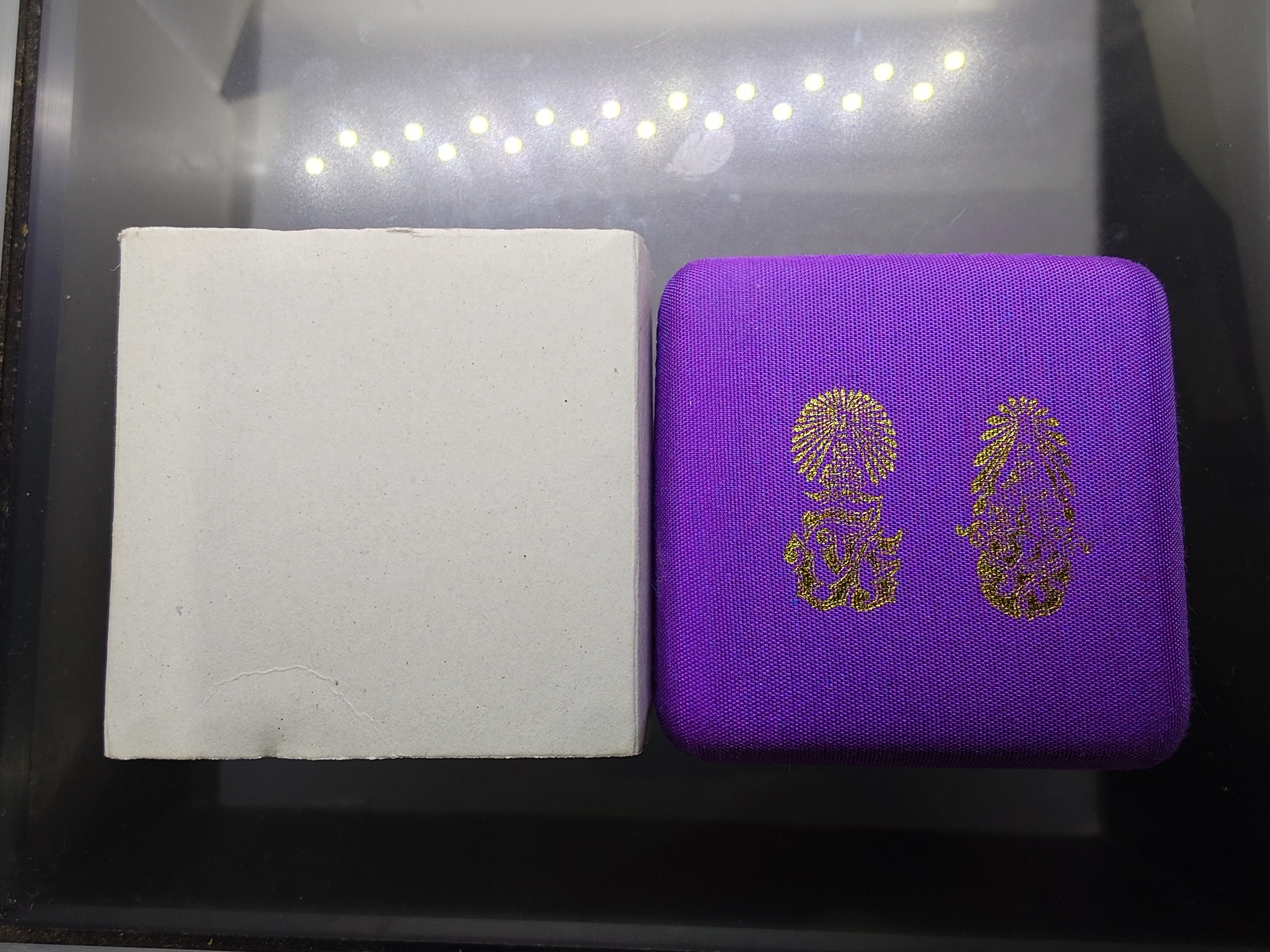 พระพุทธนรสีห์ จำลอง จปร-ภปร เนื่องในโอกาสครบ 100 ปี ธนาคารไทยพาณิชย์ เนื้อนวะโลหะ พ.ศ.2550 พร้อมกล่องเดิม