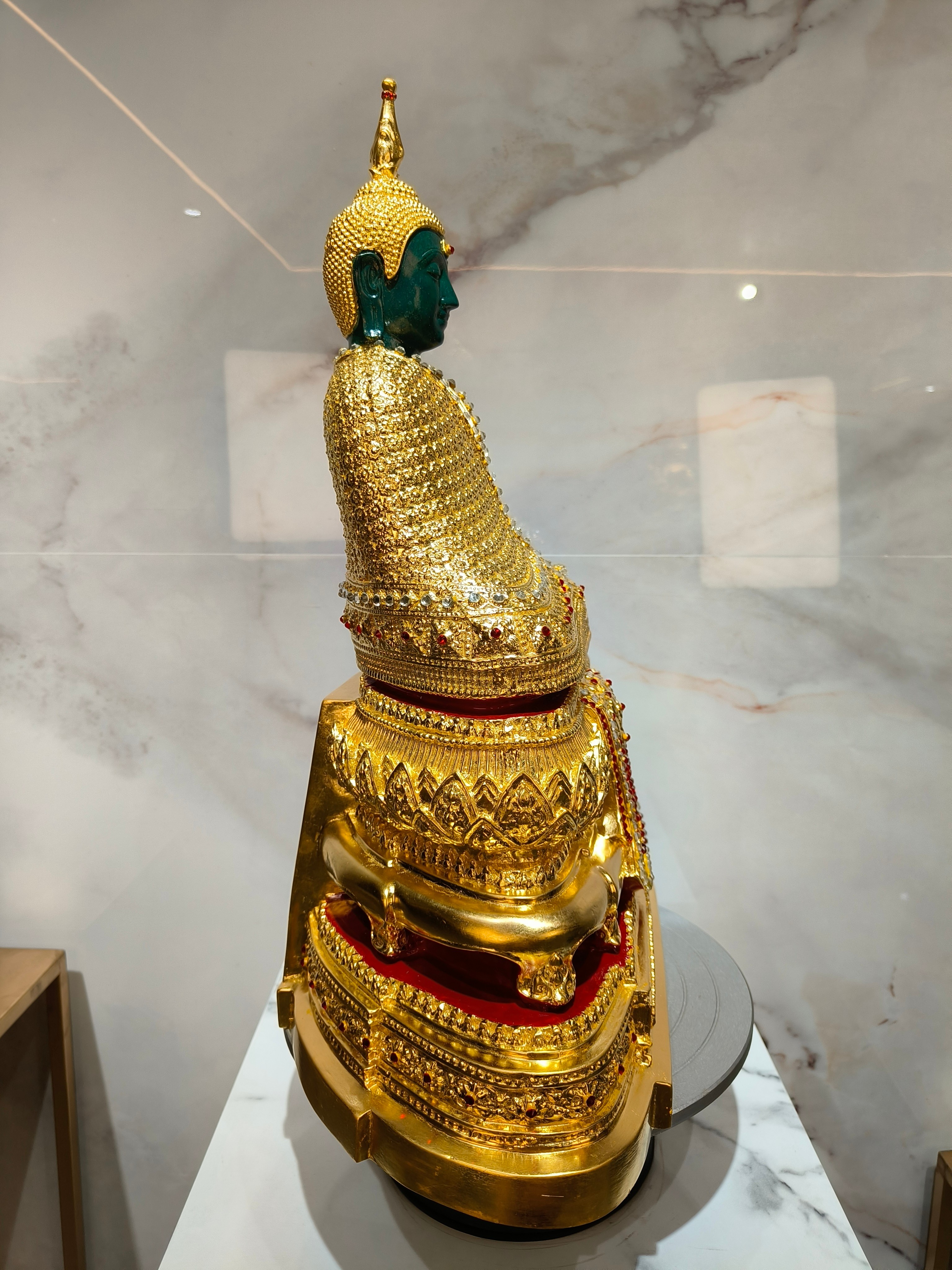 พระพุทธรูป พระแก้วมรกต ทรงเครื่องฤดูหนาว หน้าตัก 9 นิ้ว