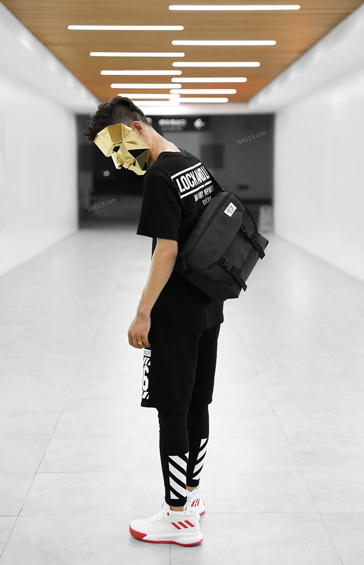 กระเป๋าสะพายข้างผู้ชาย รหัส A021