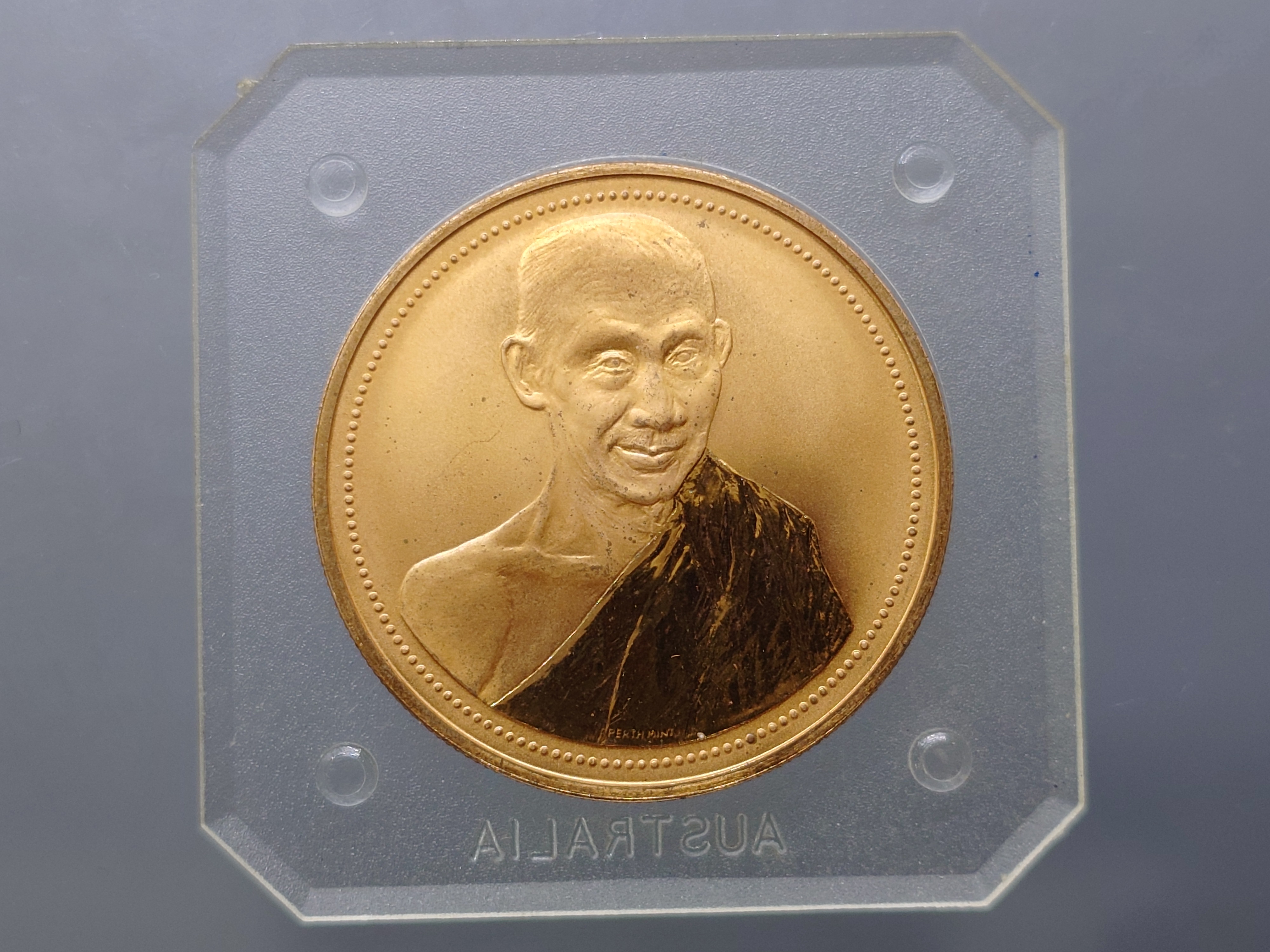 หลวงพ่อเกษม เขมโก รุ่นเสาร์ 5 มหามงคล 12 นักษัตร เนื้อทองแดงนอก บล็อกเพิร์ทมิ้นท์ ออสเตรเลีย สุสานไตรลักษณ์ ปี 2537