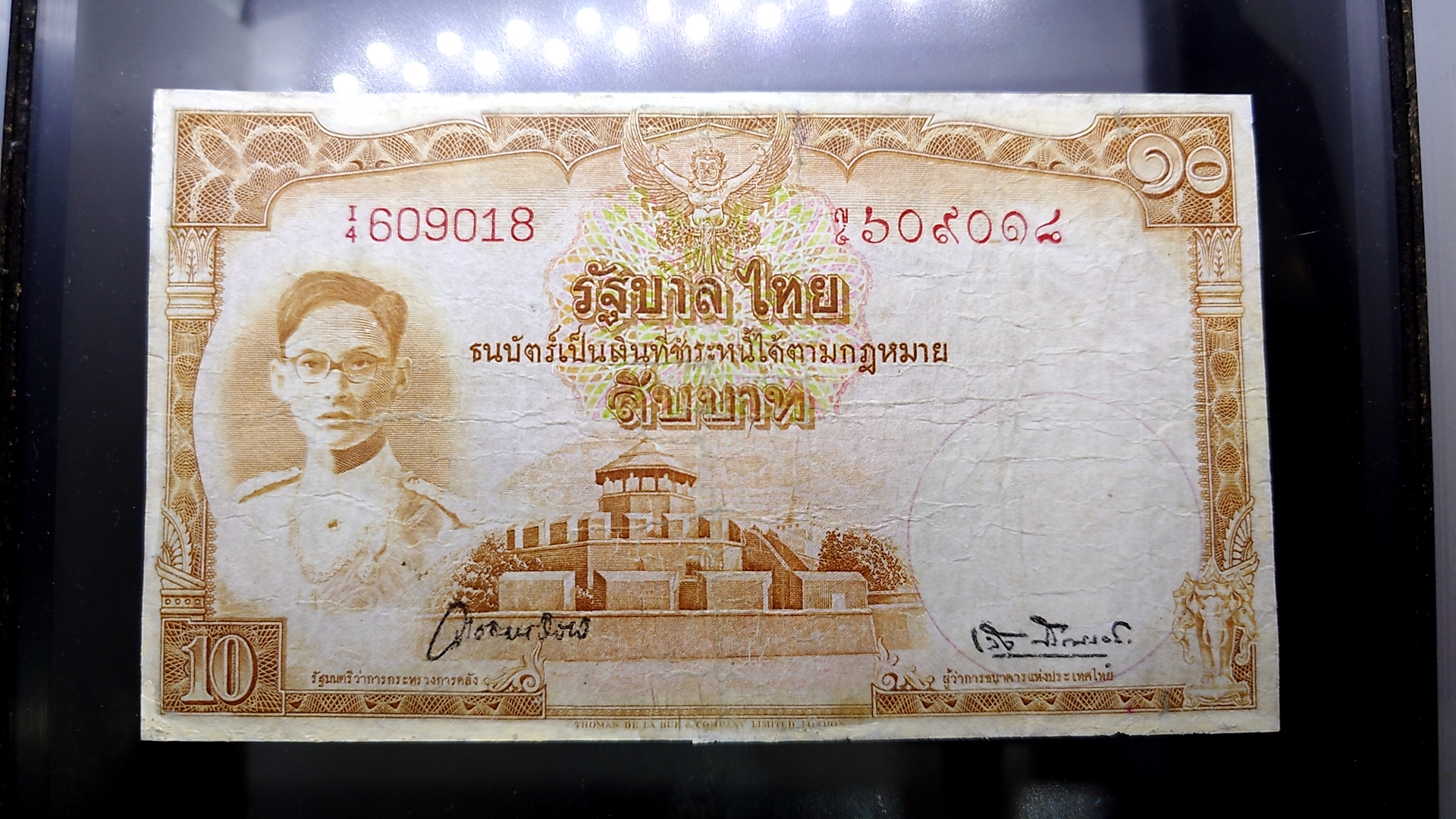 ธนบัตร 10 บาท แบบ 9 รุ่น 1 (หน้าหนุ่ม เลขแดง) พ.ศ.2491 ผ่านใช้ ผ่านซ่อม สภาพสวย