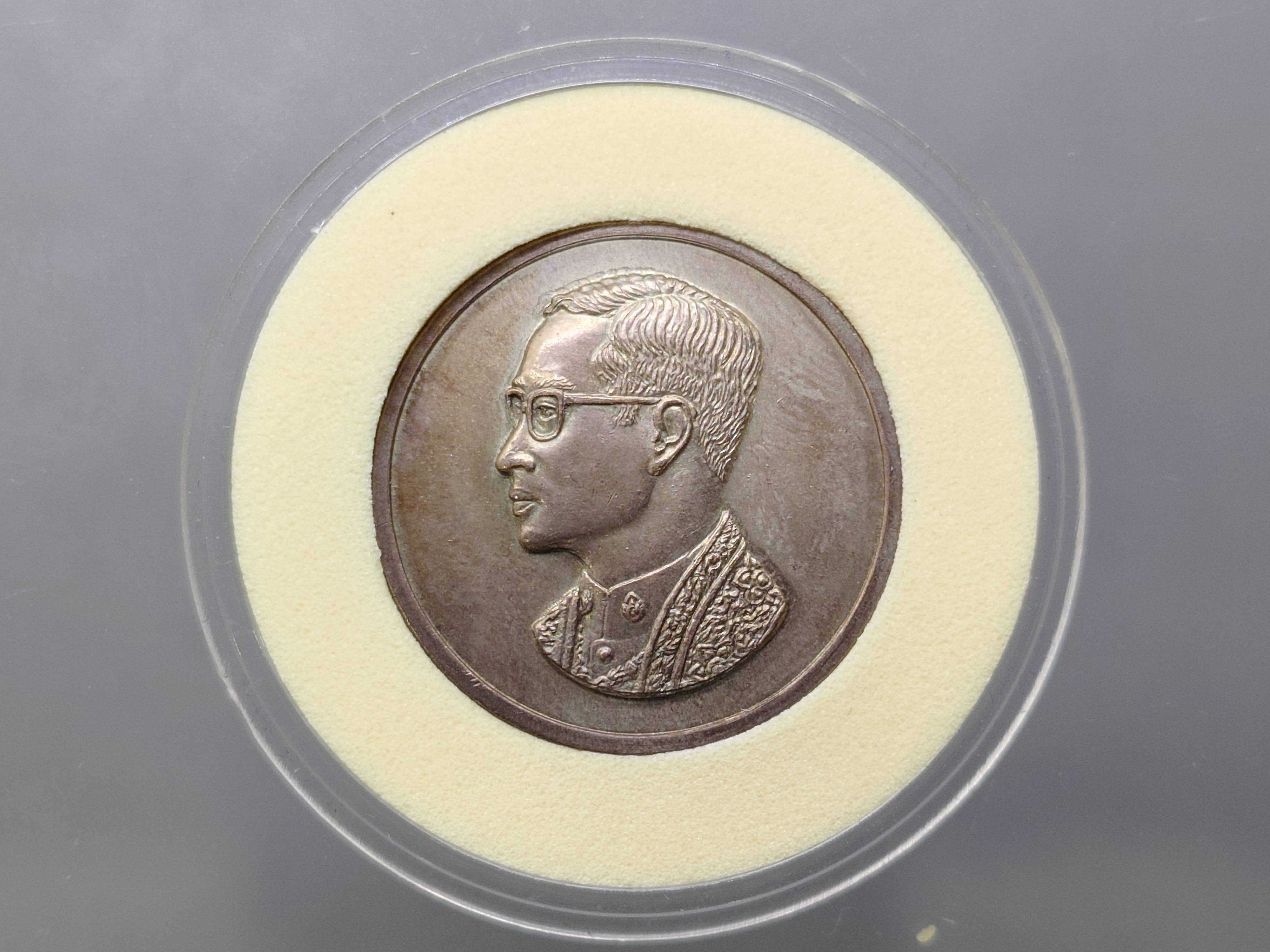 เหรียญที่ระลึก คุ้มเกล้า เนื้อ นวะ (บล็อก ขนนก) พ.ศ.2522 ไม่ผ่านใช้