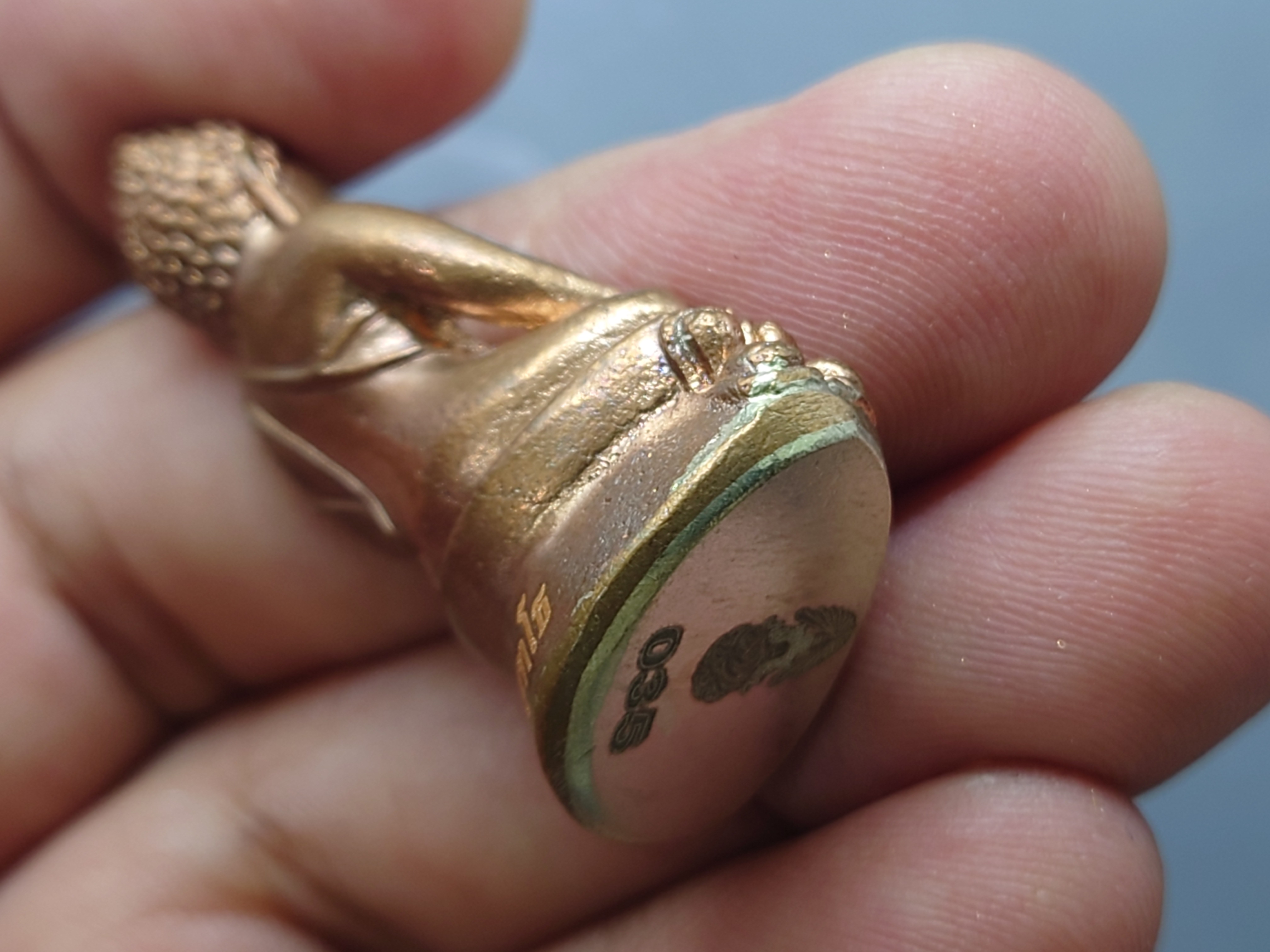 พระกริ่งพุทโธ ภ.ป.ร.เนื้อสัมฤทธิ์ ฐานเงินแท้ ขนาดสูง 3.8 ซ.ม.วัดบวรนิเวศวิหาร ปี2554 พร้อมกล่องเดิม