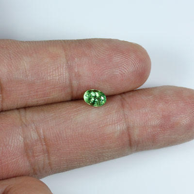 **ขายแล้ว**โกเมนสีเขียวหรือดีมันทอยด์ (Demantoid Garnet) 0.71 กะรัต หายาก ประกายดี