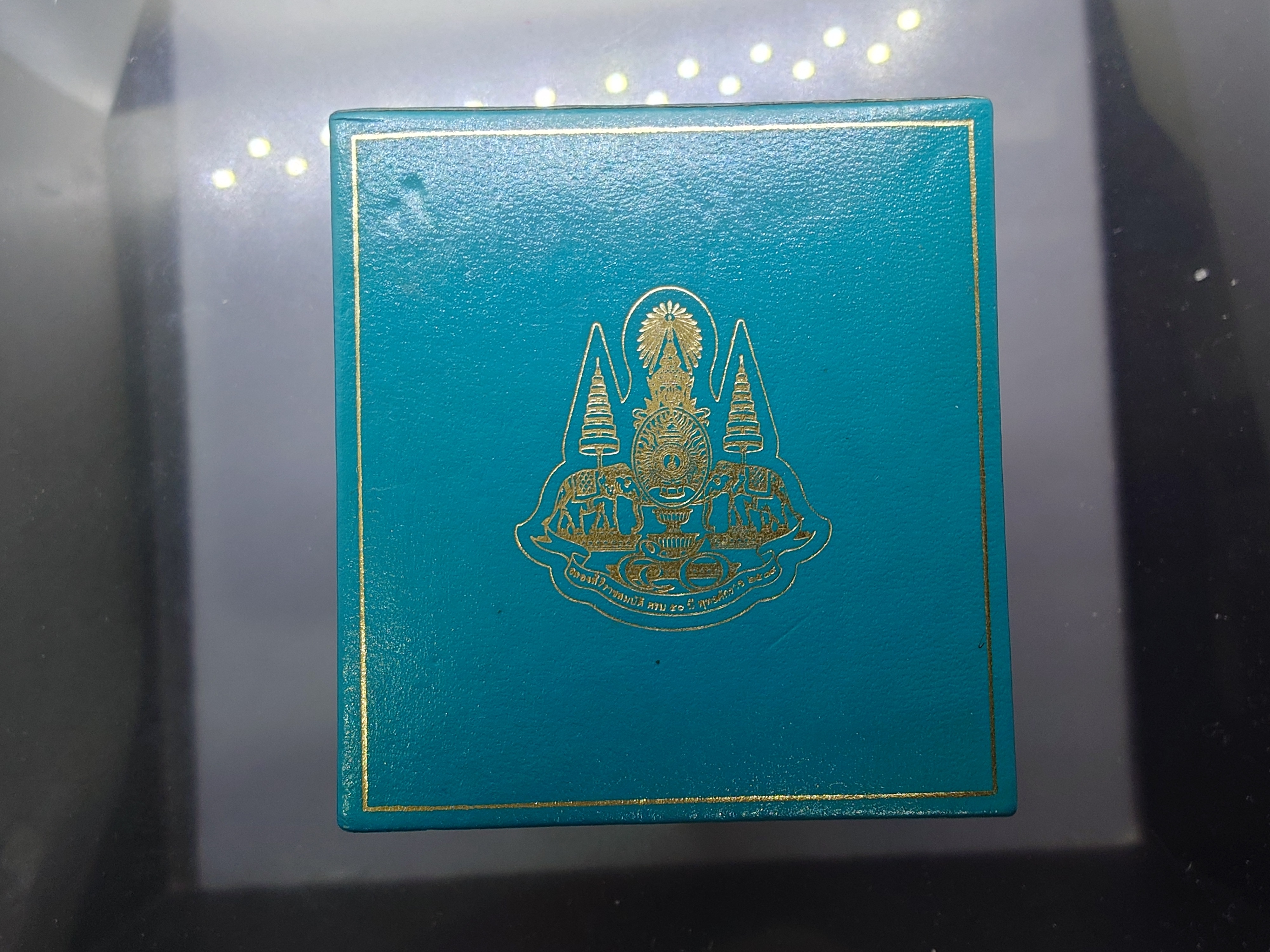 เหรียญสามพี่น้อง เนื้อเงินขัดเงา พระพุทธโสธร พระบ้านแหลม พระวัดไร่ขิง พ.ศ.2539 พร้อมกล่อง สวยๆเดิมๆ จัดสร้างน้อย