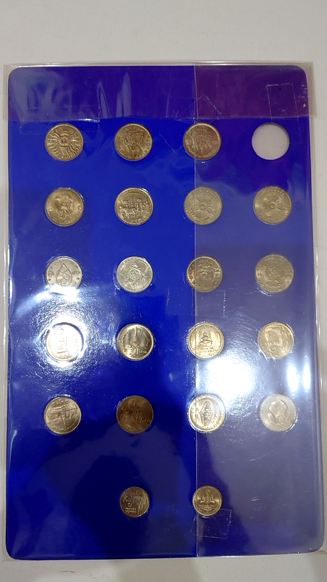 เหรียญ 1 บาท ครบชุด วาระและหมุนเวียน 22 เหรียญ รัชกาลที่9 ไม่ผ่านใช้ พร้อมแผงบรรจุเหรียญ