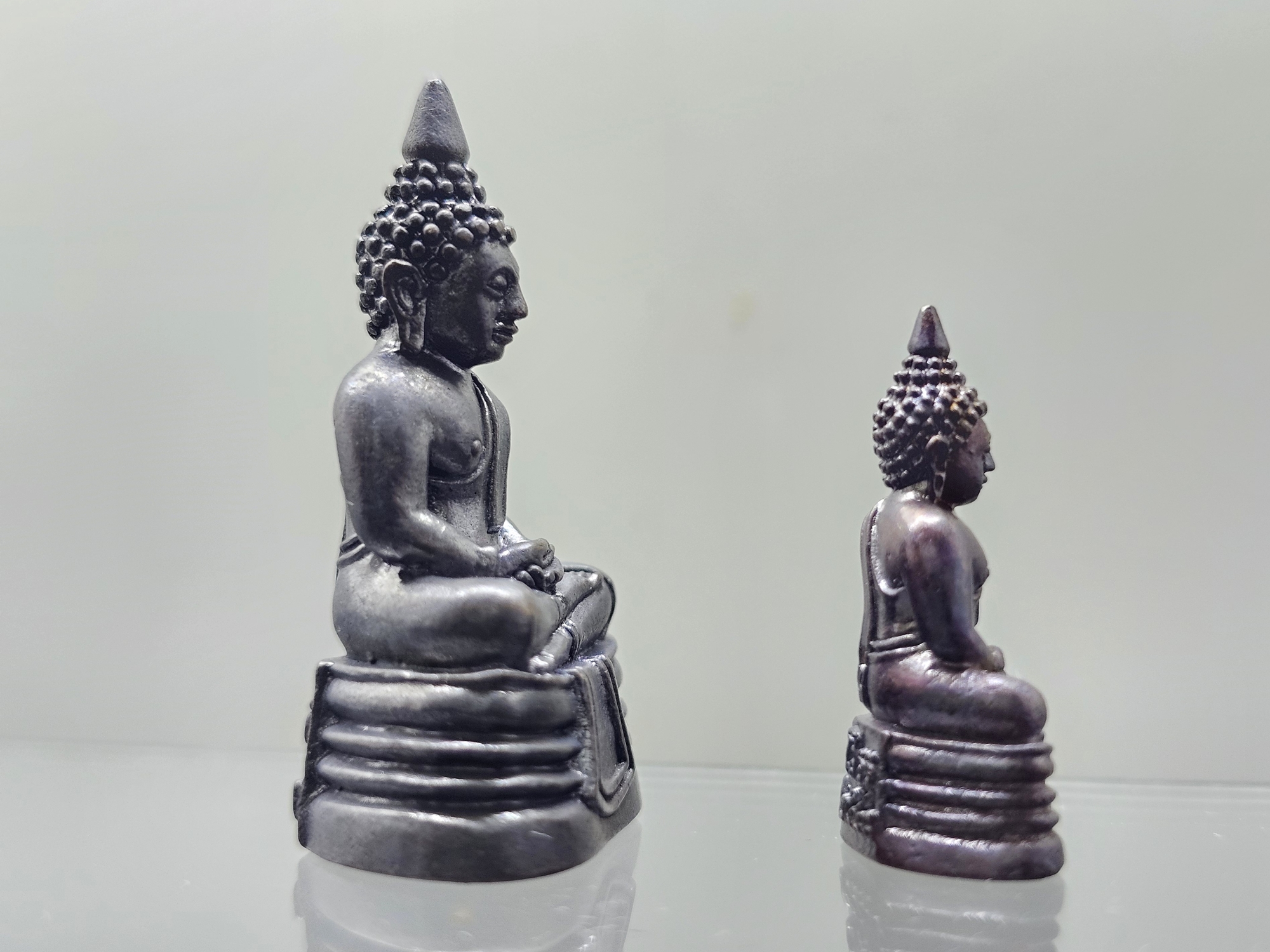 พระกริ่งพุทธโสธร "ชุด พิมพ์เล็ก พิมพ์ใหญ่" เนื้อโลหะรมดำ รุ่น ประวัติศาสตร์เปิดอาคารสำนักงาน ตำรวจแห่งชาติ พ.ศ.2543 พร้อมกล่องเดิม