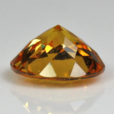 **ขายแล้ว**โกเมนสีเหลืองหรือสเปซซาไทท์แมนดาริน (Spessartite/Mandarin Garnet) 1.56 กะรัต รูปกลม สีเหลืองแมนดาริน หายาก