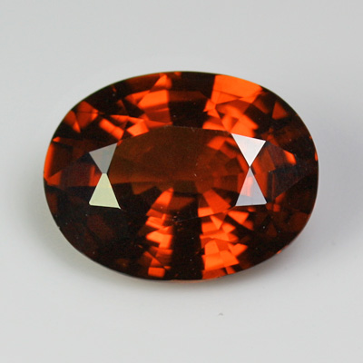 โกเมนสีส้มหรือสเปซซาไทท์ (Spessartite Garnet) 2.68 กะรัต สะอาด ไฟดี