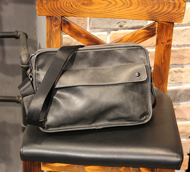 กระเป๋าสะพายข้างผู้ชาย รหัส A034