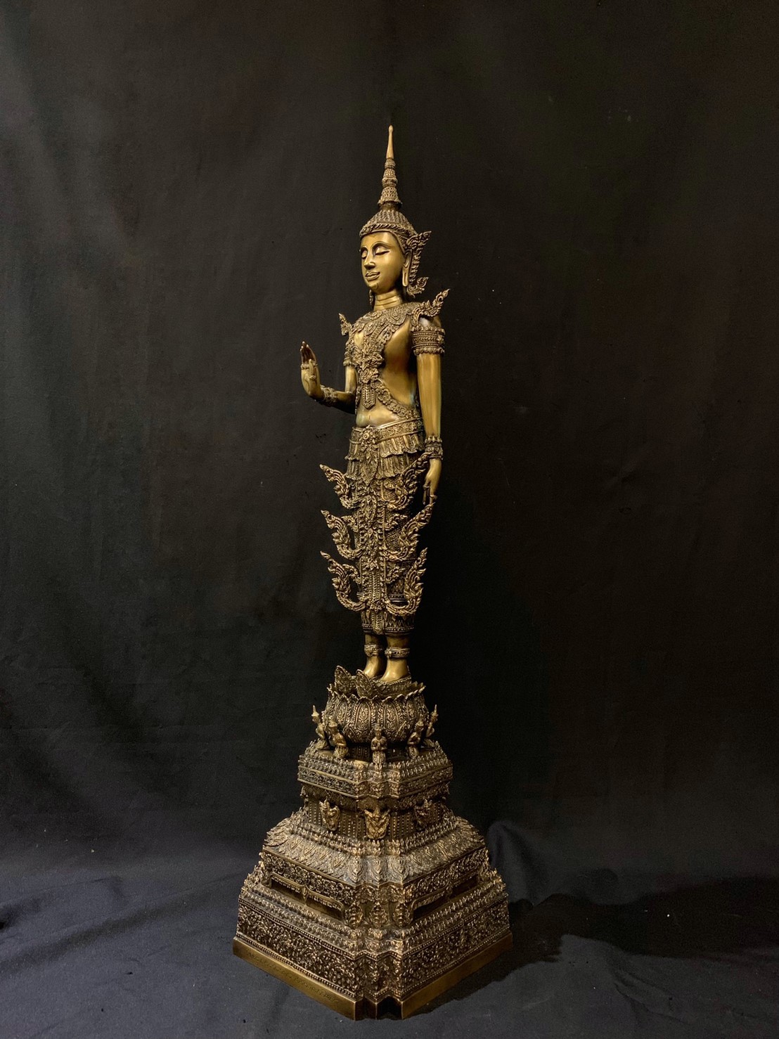 พระพุทธรูปปางห้ามญาติ ทรงเครื่องจักรพรรดิ์ วัดอรุณราชวรารามราชวรมหาวิหาร ปี พ.ศ.2539