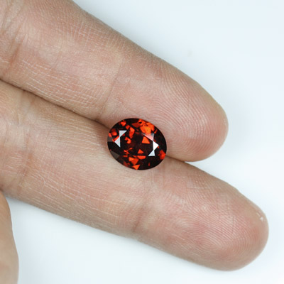 **ขายแล้ว**เพทายสีน้ำตาลแดง (Red-Brown Zircon) 4.29 กะรัต รูปไข่ รูปร่างดี