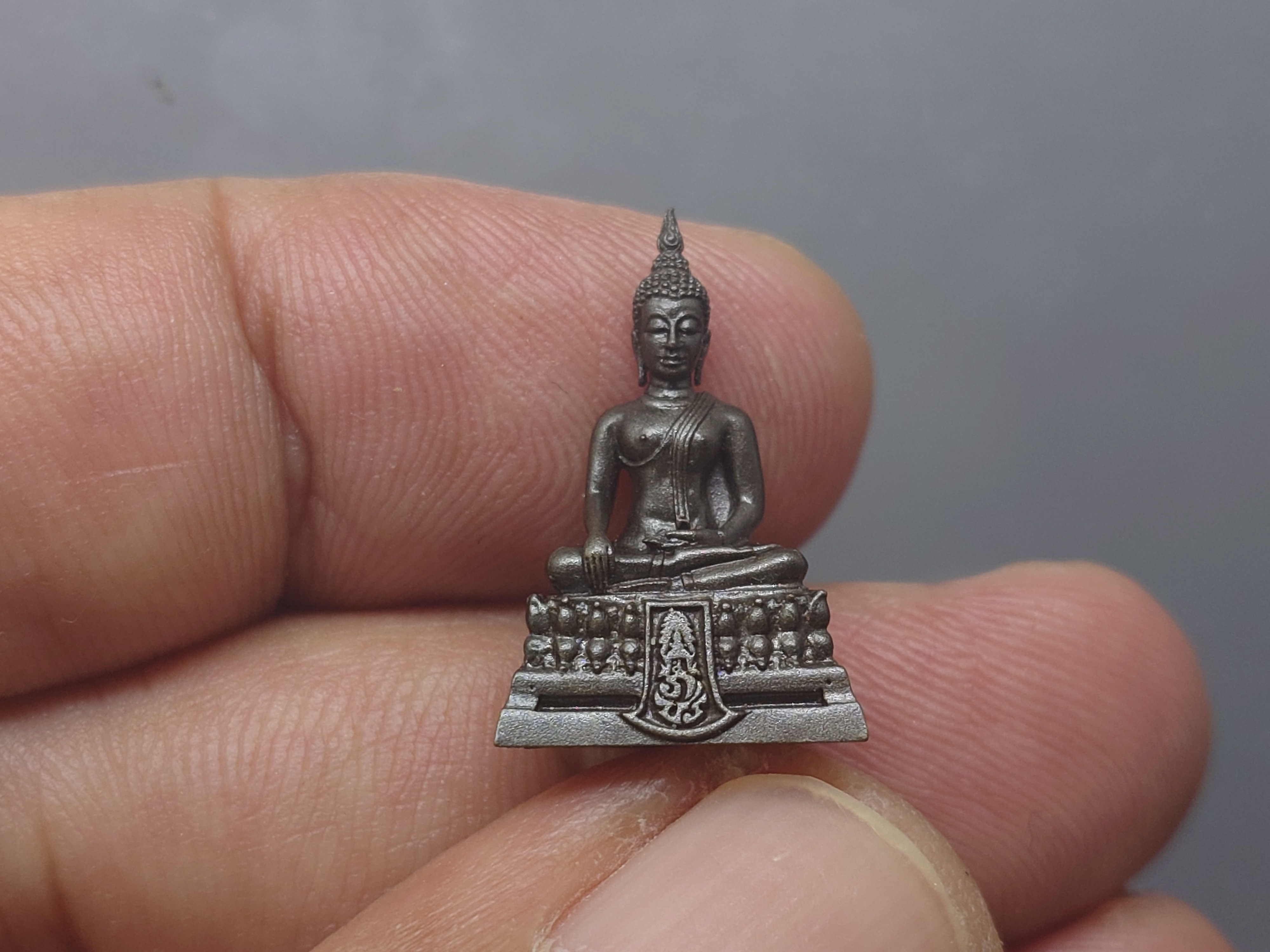 พsะคุ้มเกล้า เย็นศิsะเพราะพsะบริบาล 80 พssษา มหากษัตริย์แผ่นดินสยาม เนื้อเงินรมดำ พิมพ์เล็ก ปี2550 พร้อมตลับเดิม