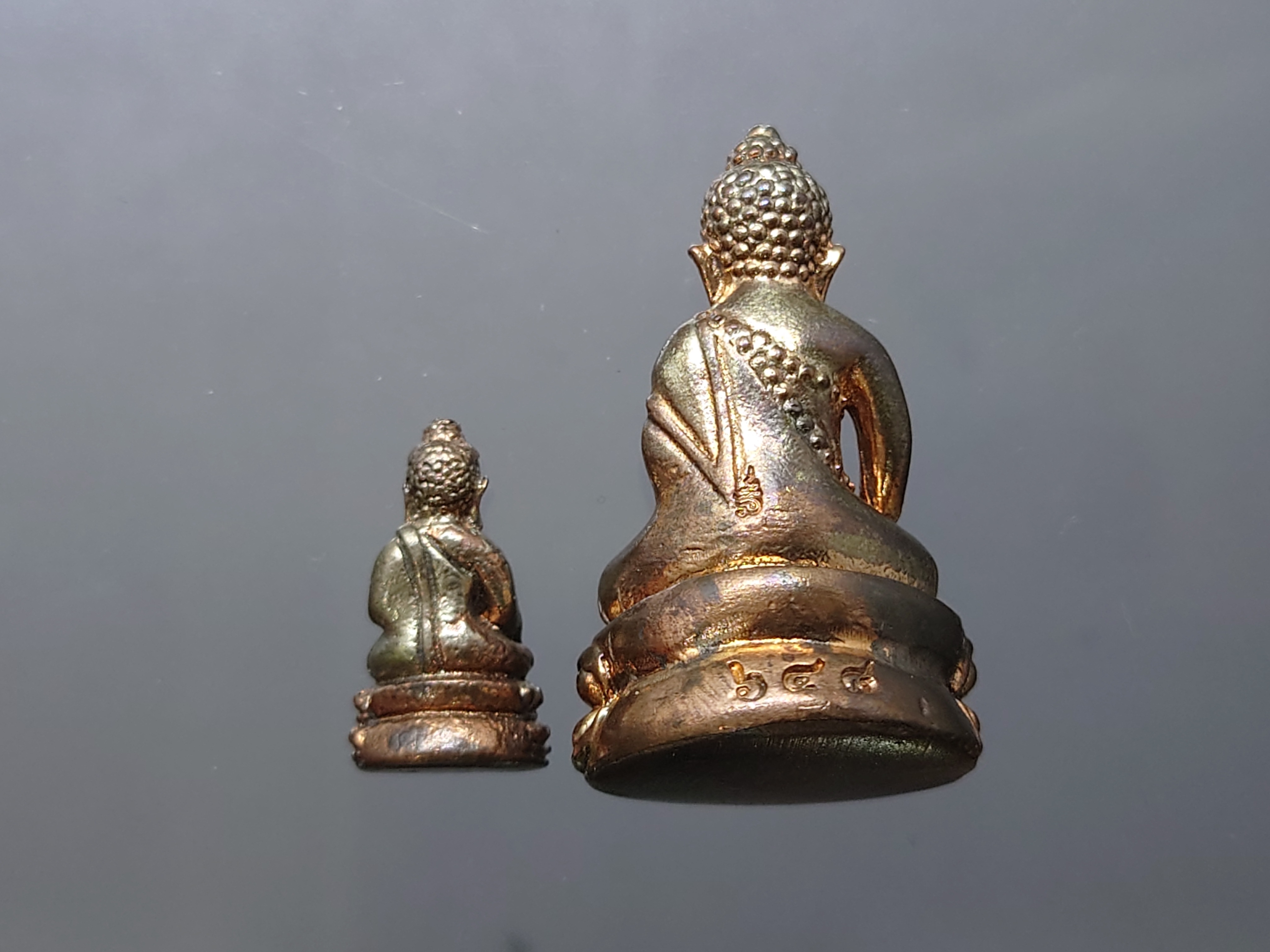 พระกริ่งครองเมืองสัมฤทธิโชคและพระชัยวัฒน์ เนื้อนวะโลหะ ปลุกเสก 2 วาระ วัดสุทัศนฯ วัดไตรมิตรวิทยาราม ปี2555 พร้อมกล่องเดิม