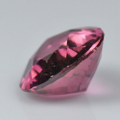 ทัวร์มาลีนสีชมพู (Pink Tourmaline) 0.94 กะรัต สีชมพูอมม่วง รูปหยดน้ำ ไฟดี