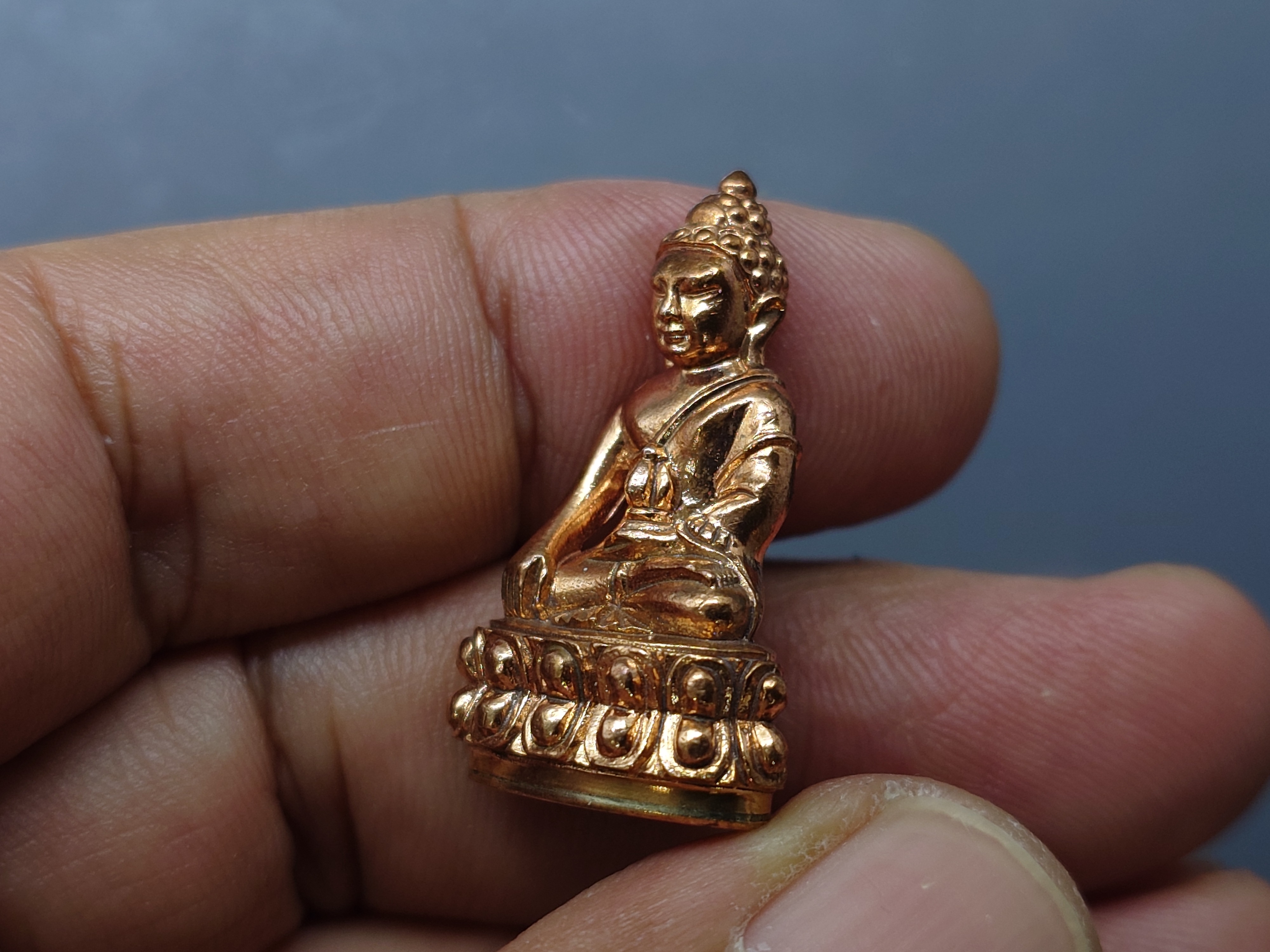 พระกริ่งญาณวเรศ (กริ่งปวเรศน้อย) ฐานบรรจุพระเกศาและจีวร เนื้อสัตตะโลหะ พิมพ์ใหญ่ สมเด็จพระญาณสังวรฯ ทรงเจริญพรรษา 100 ปี วัดบวรนิเวศวิหาร ปี2556 พร้อมใบรับรอง