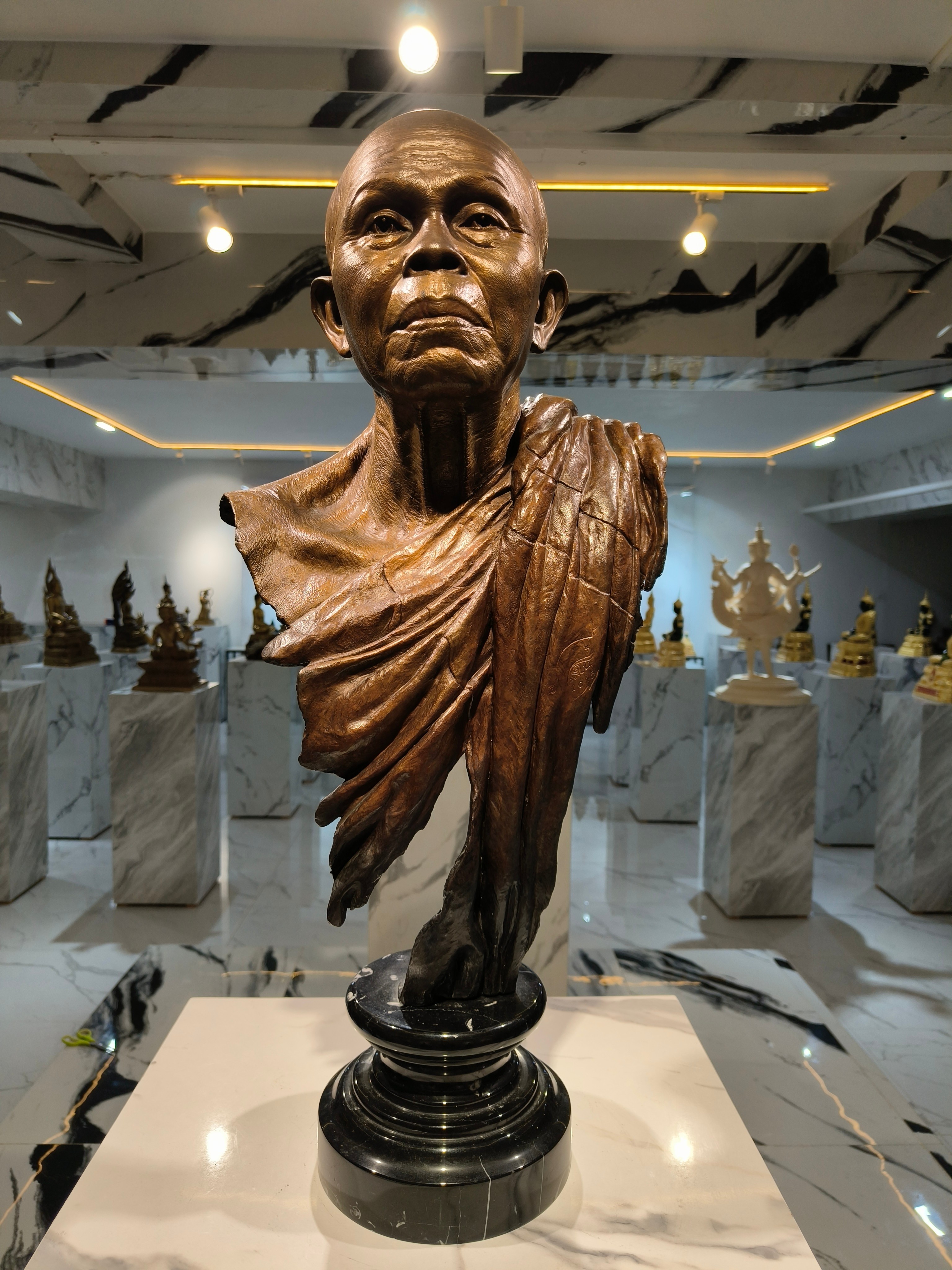 รูปหล่อ หลวงพ่อคูณ ของ อาจารย์ สันติ พิเชฐชัยกุล