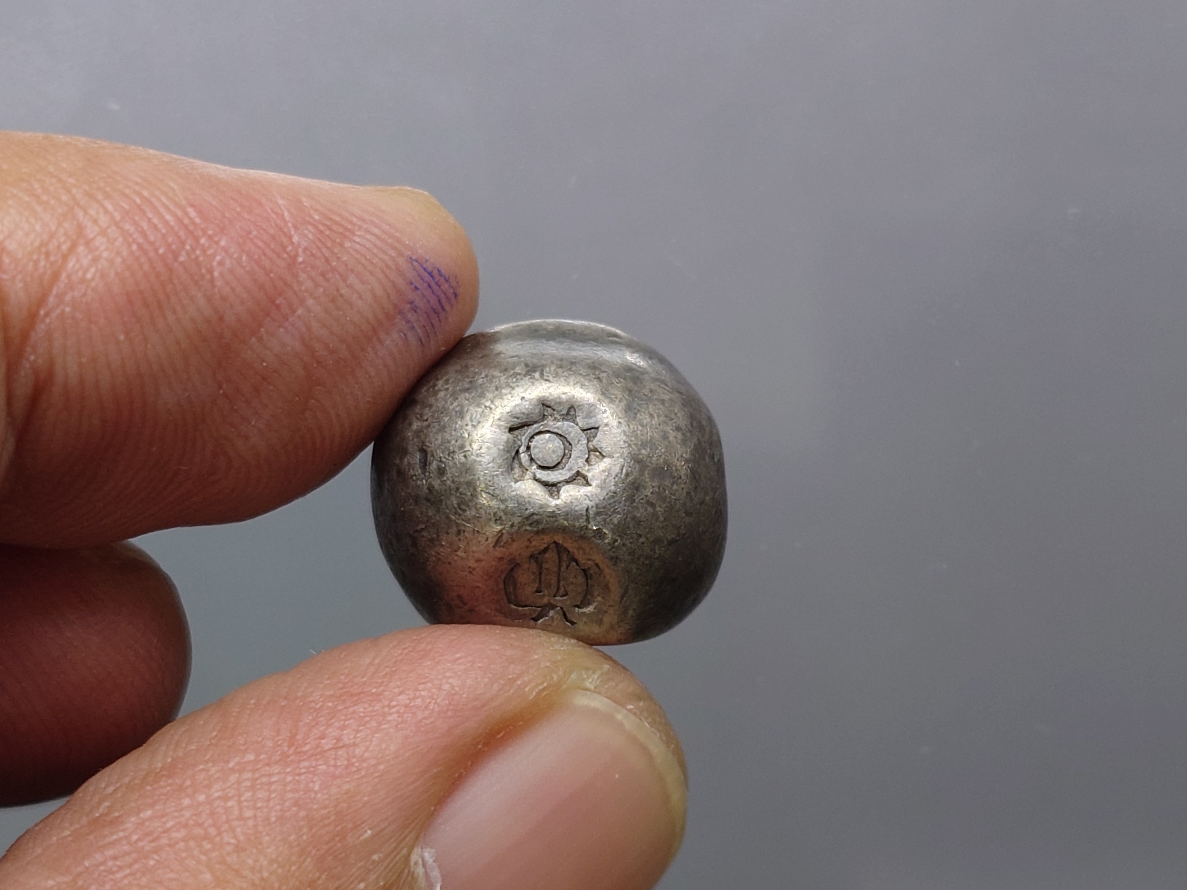 พดด้วง ขนาด 1 บาท ตราตรี สมัยกรุงธนบุรี (พระเจ้าตาก) หายาก