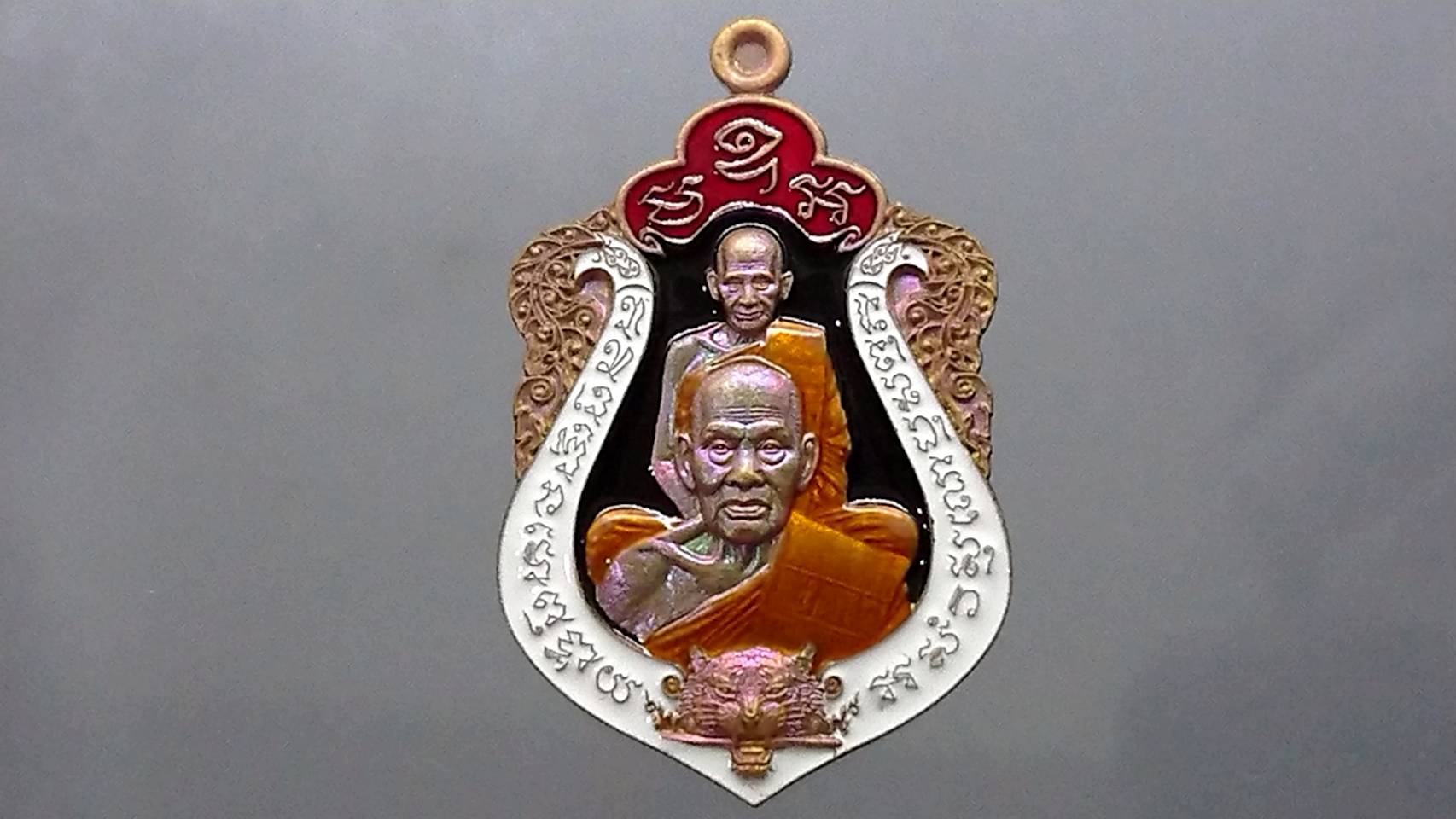 เสือคาบดาบรุ่น 4 เนื้อชนวนลงยาพื้นดำ ลงยาขอบขาว บนแดง (พิมพ์เสือ3) หลวงพ่อพัฒน์ วัดห้วยด้วน โคท 29