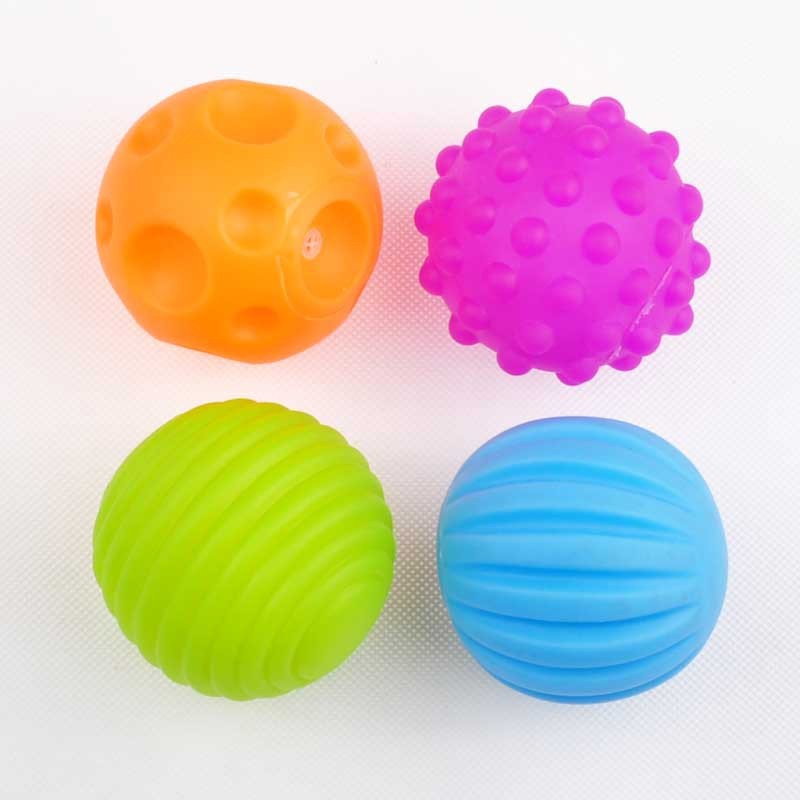 MUISUNGSHOP Softball เซ็ต 4 / 6 ลูก : ลูกบอลยางนิ่ม บีบแล้วมีเสียง ปลอดสาร BPA เสริมพัฒนาการ ของเล่นสำหรับลูกน้อย โดย muisungshop