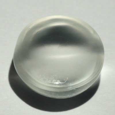 **ขายแล้ว**มูนสโตนตาแมว หรือ มุกดาหารตาแมว (Cat's eye Moonstone) 3.10 กะรัต สีขาว เนื้อเนียน รูปกลม