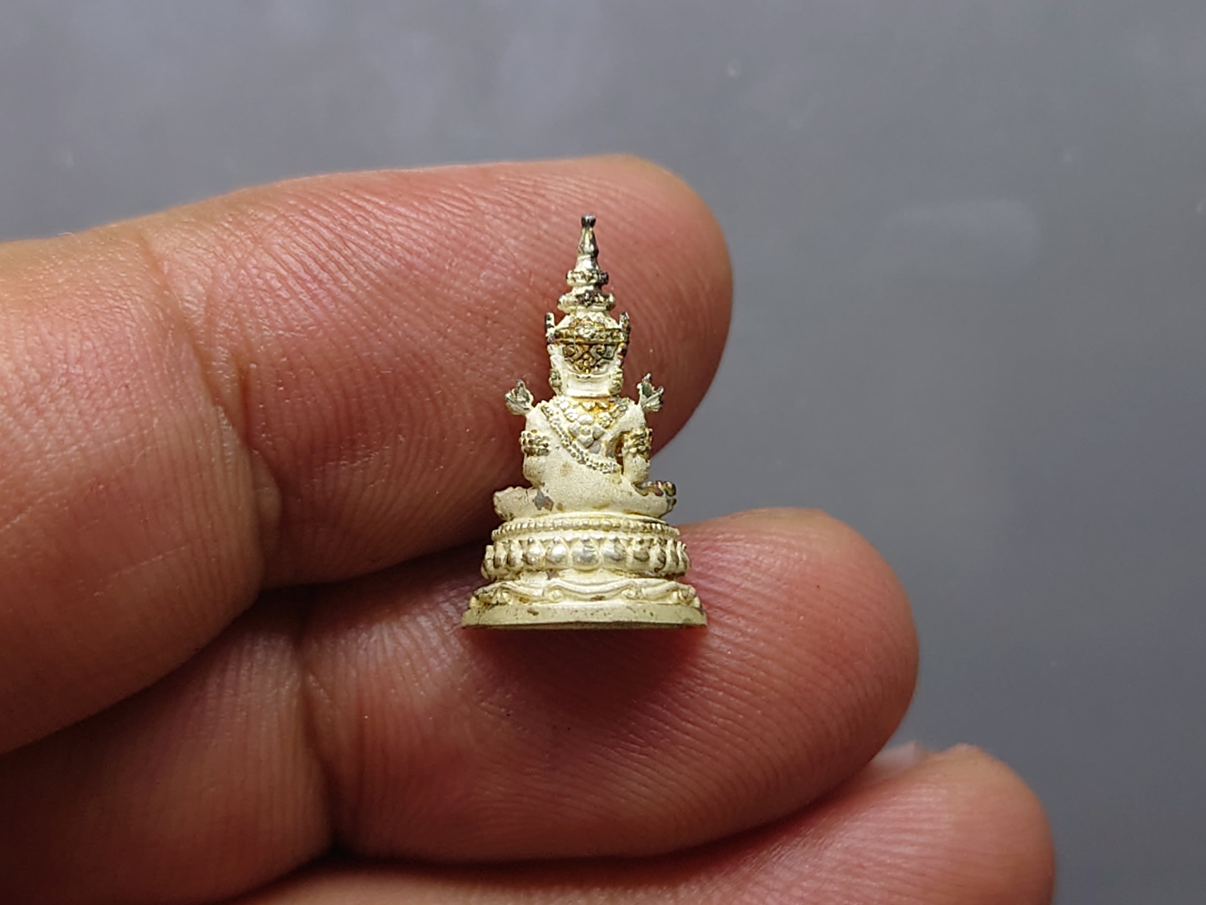 พระแก้วมรกต กรมสรรพสามิต เนื้อเงิน ขนาดสูง 1.7 เซน กรมสรรพสามิต สร้าง ในพระบรมราชานุญาต ปี2550 ตลับเดิม กล่องเดิม