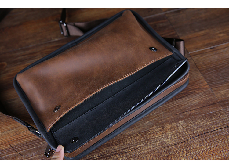 กระเป๋าสะพายข้างผู้ชาย รหัส A001