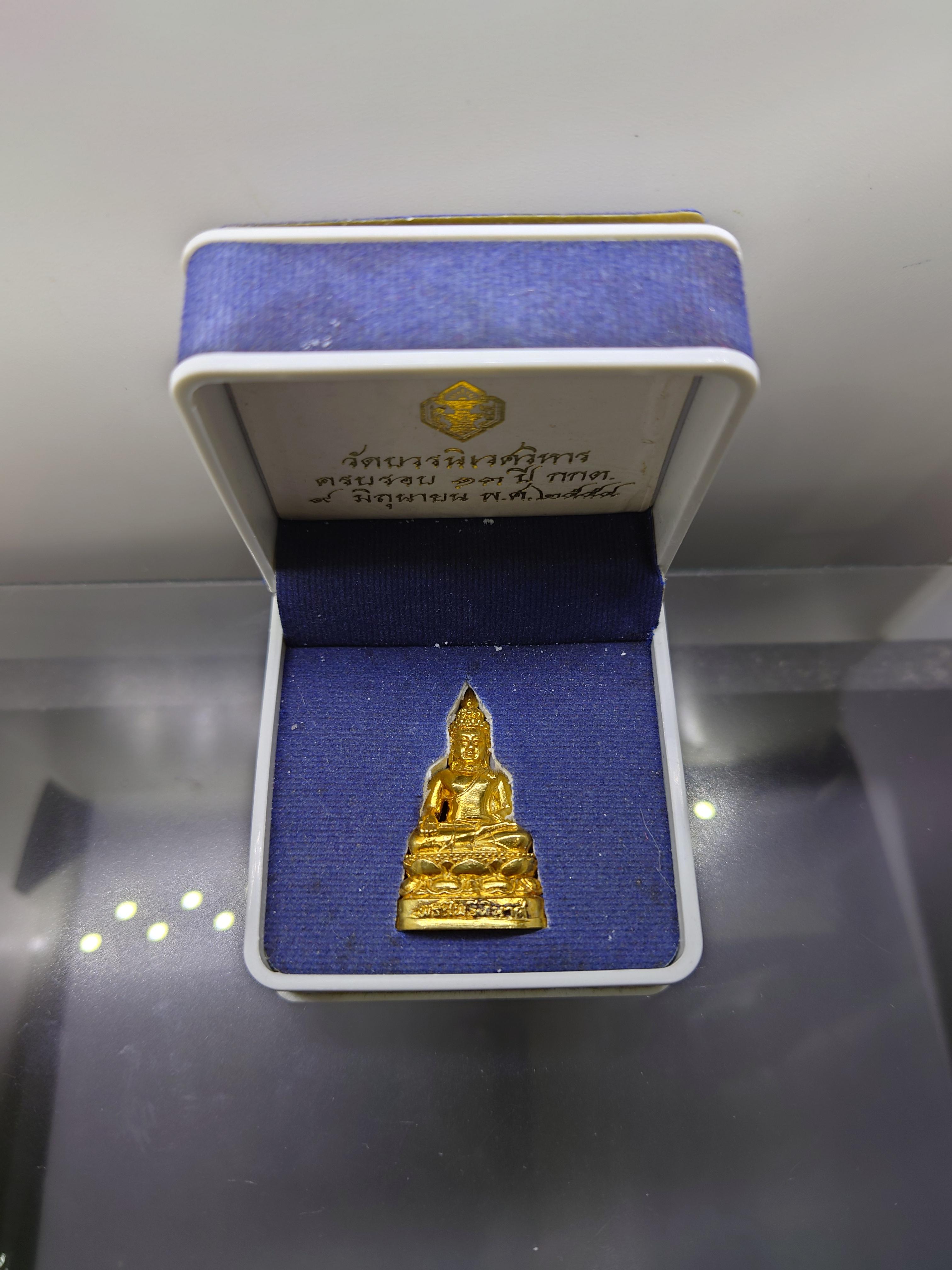 พระไพรีพินาศ ครบรอบ 13 ปี กกต. เนื้อกาหลั่ยทอง ขนาดสูง 3.5 ซ.ม.วัดบวรนิเวศวิหาร ปี2554 พร้อมกล่องเดิม