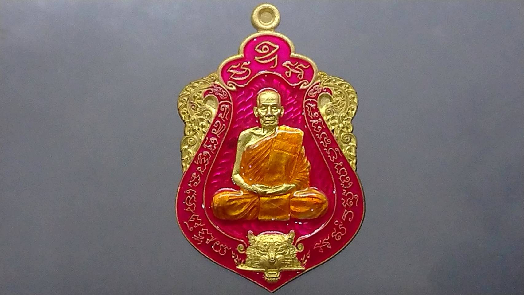 เสือคาบดาบรุ่น 4 เนื้อทองทิพย์ ลงยาชมพู (พิมพ์เสือ1) หลวงพ่อพัฒน์ วัดห้วยด้วน โคท 516