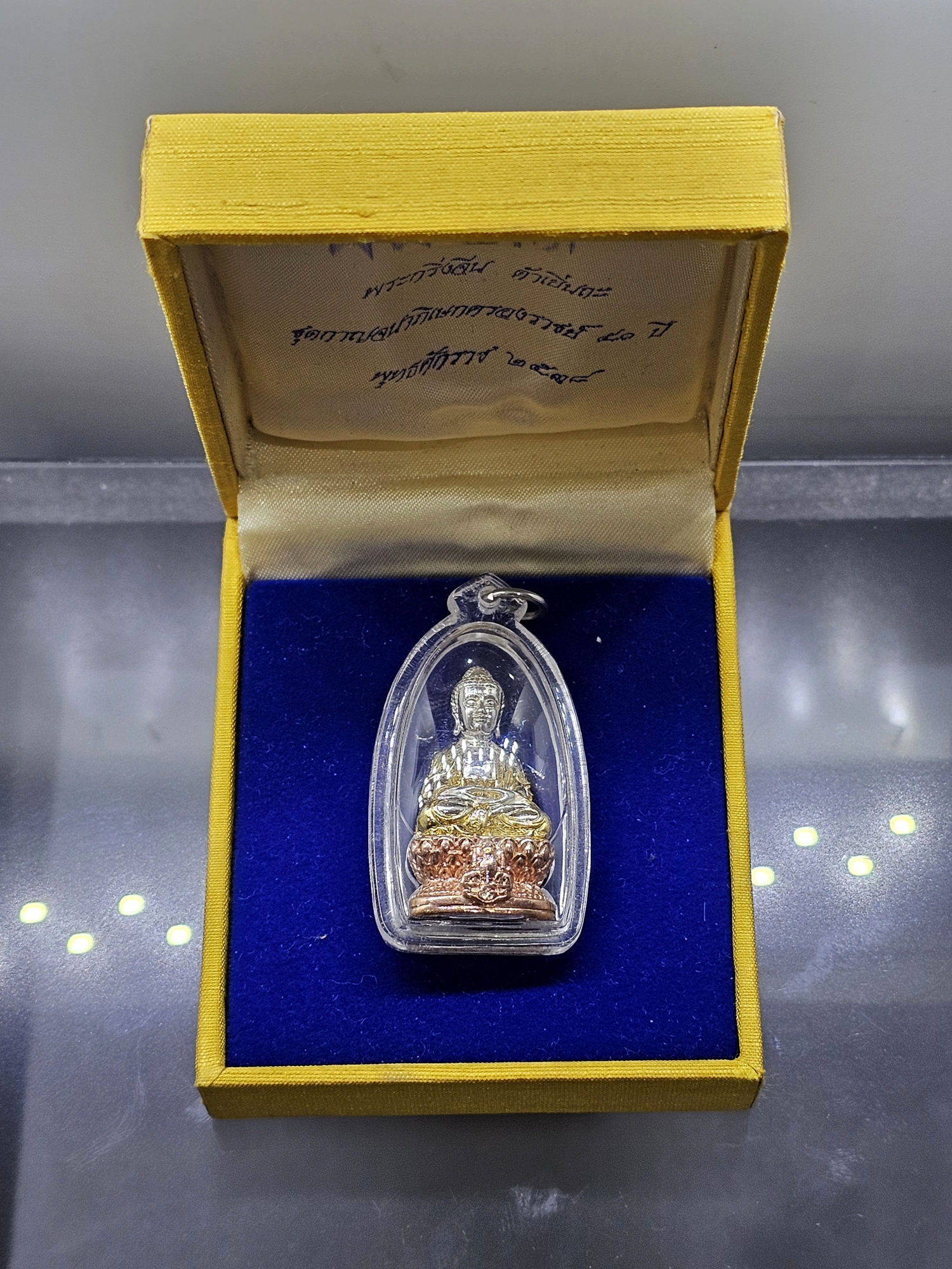พระกริ่งจีน ต้าเยิ่นถะ เนื้อเงินสามกษัตริย์ รุ่นกาญจนาภิเษกครองราชย์ 50 ปี วัดบวรนิเวศวิหาร ปี2538 พร้อมกล่องเดิม เลี่ยมเก็บผิว พร้อมขึ้นคอ