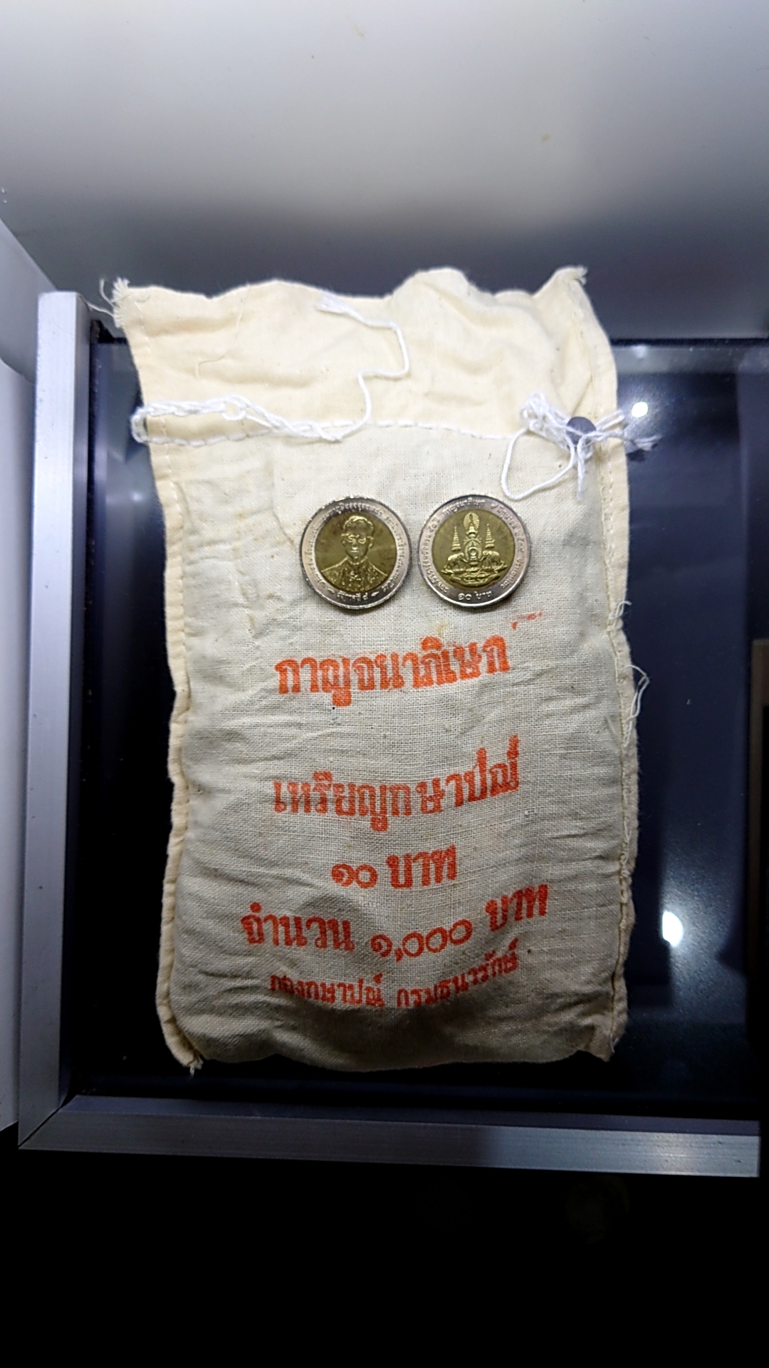 เหรียญยกถุง(100 เหรียญ) เหรียญ 10 บาทสองสี ที่ระลึกกาญจนาภิเษก ปี2539 ไม่ผ่านใช้